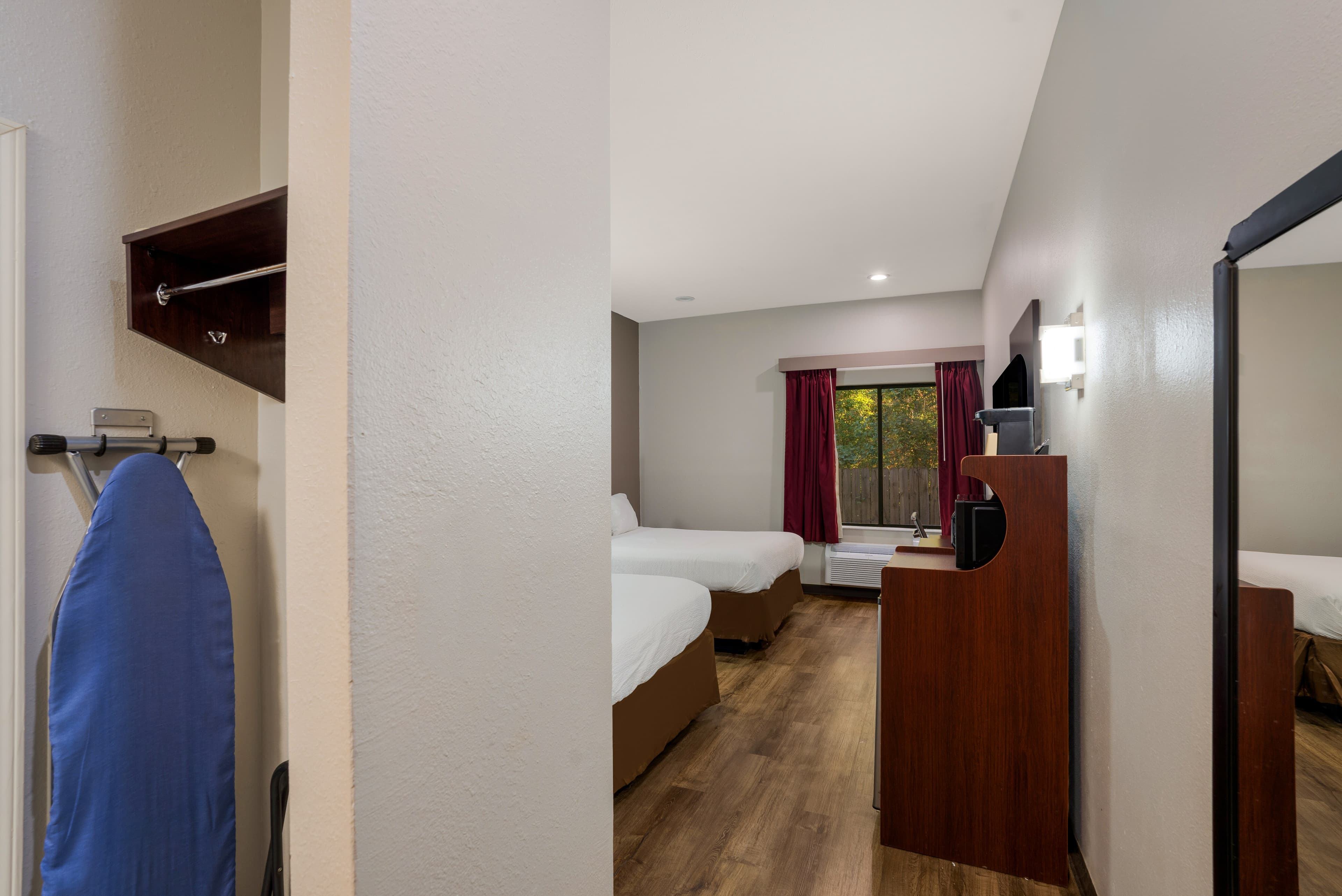 Rodeway Inn Brandon - Jackson East - Image 5