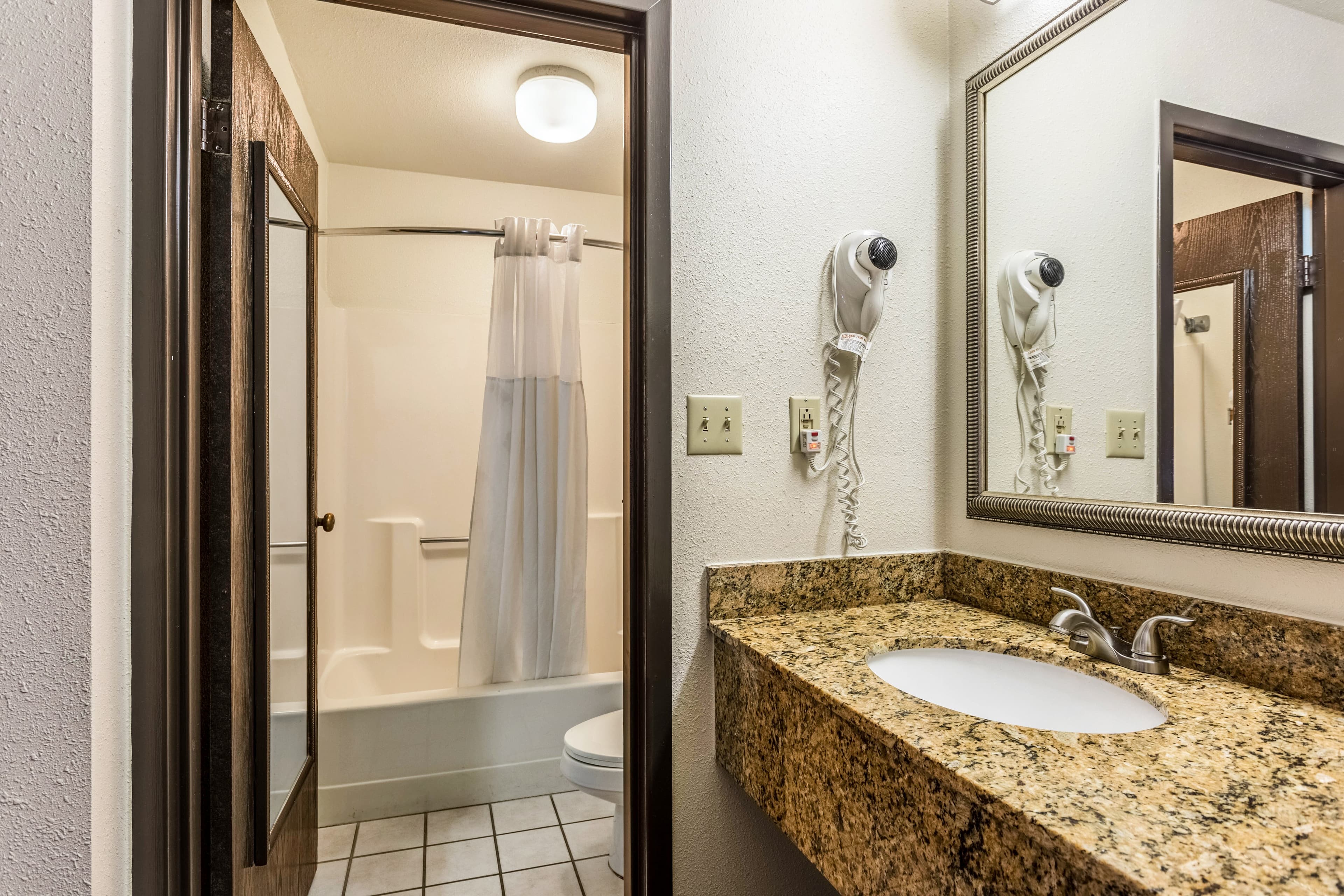 Quality Inn Tupelo Central - Image 5