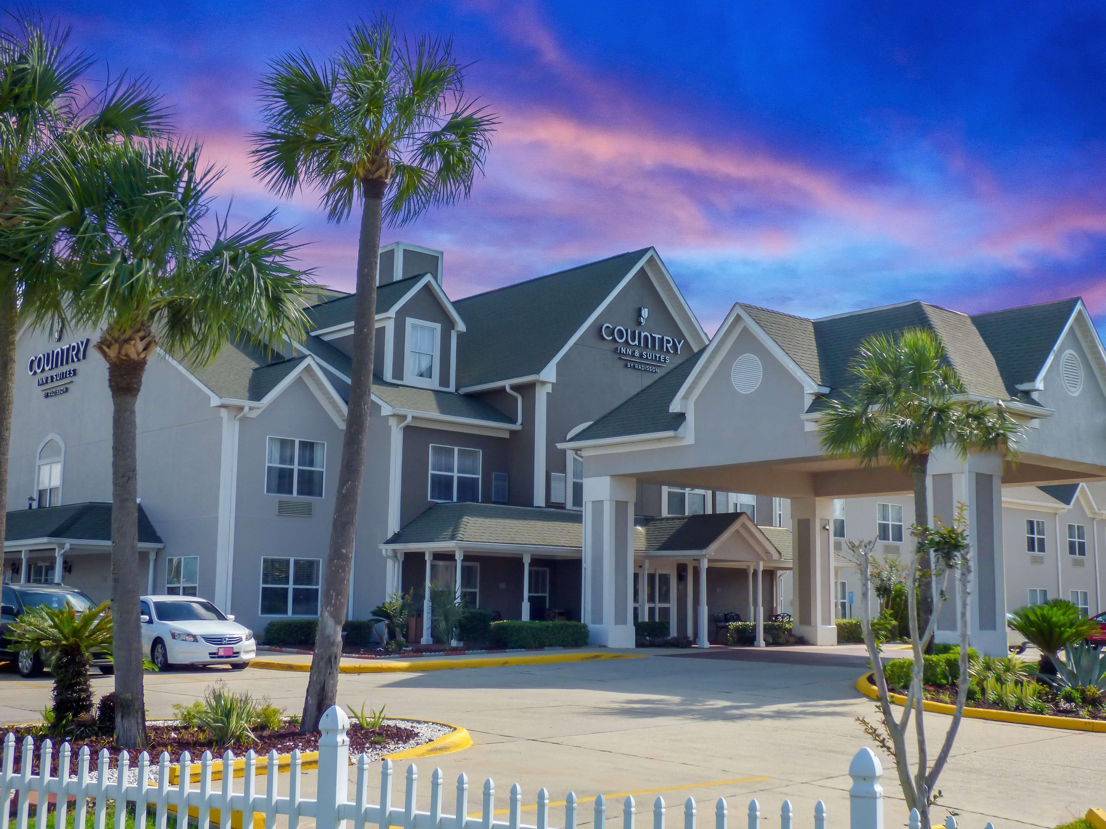 Country Inn & Suites by Radisson, Biloxi-Ocean Springs, MS - Image 1