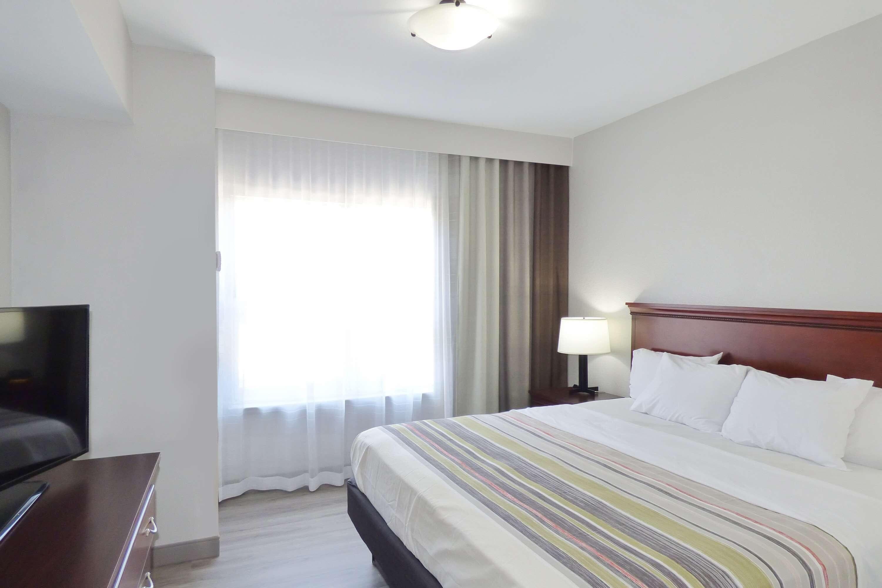 Country Inn & Suites by Radisson, Biloxi-Ocean Springs, MS - Image 3