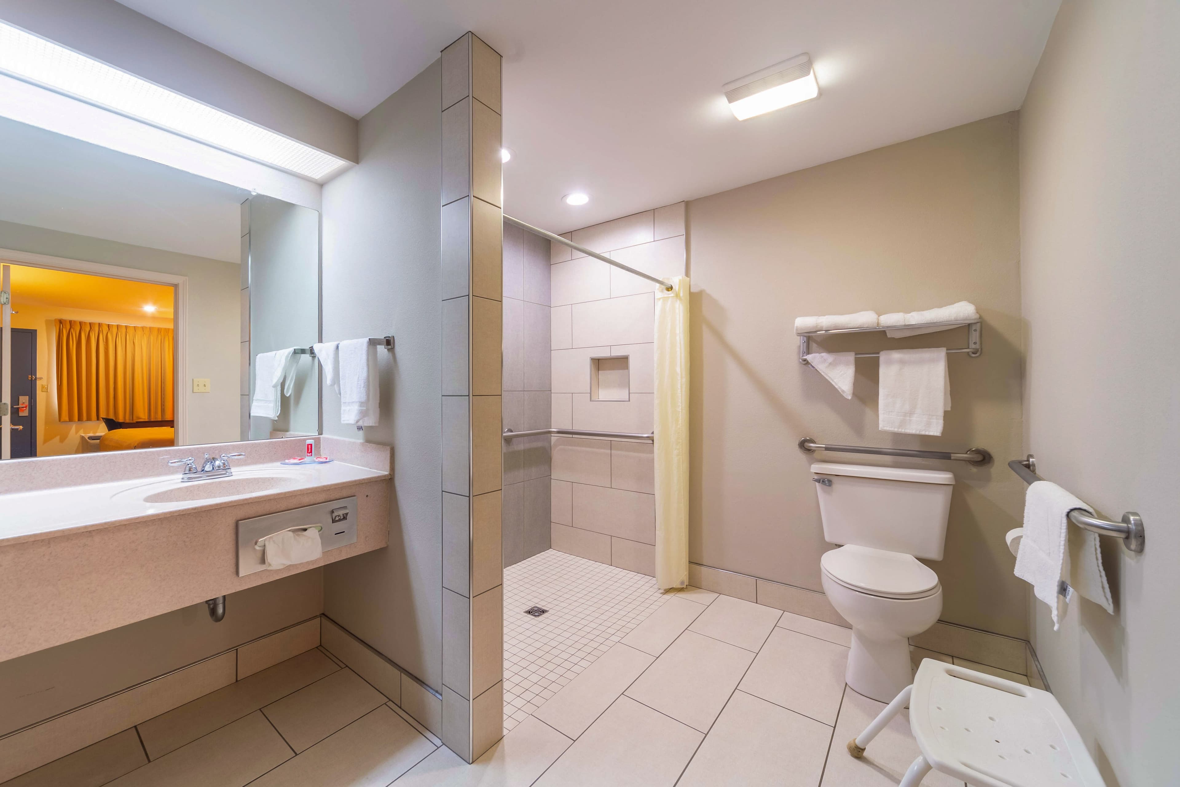 Econo Lodge Laurel — 10