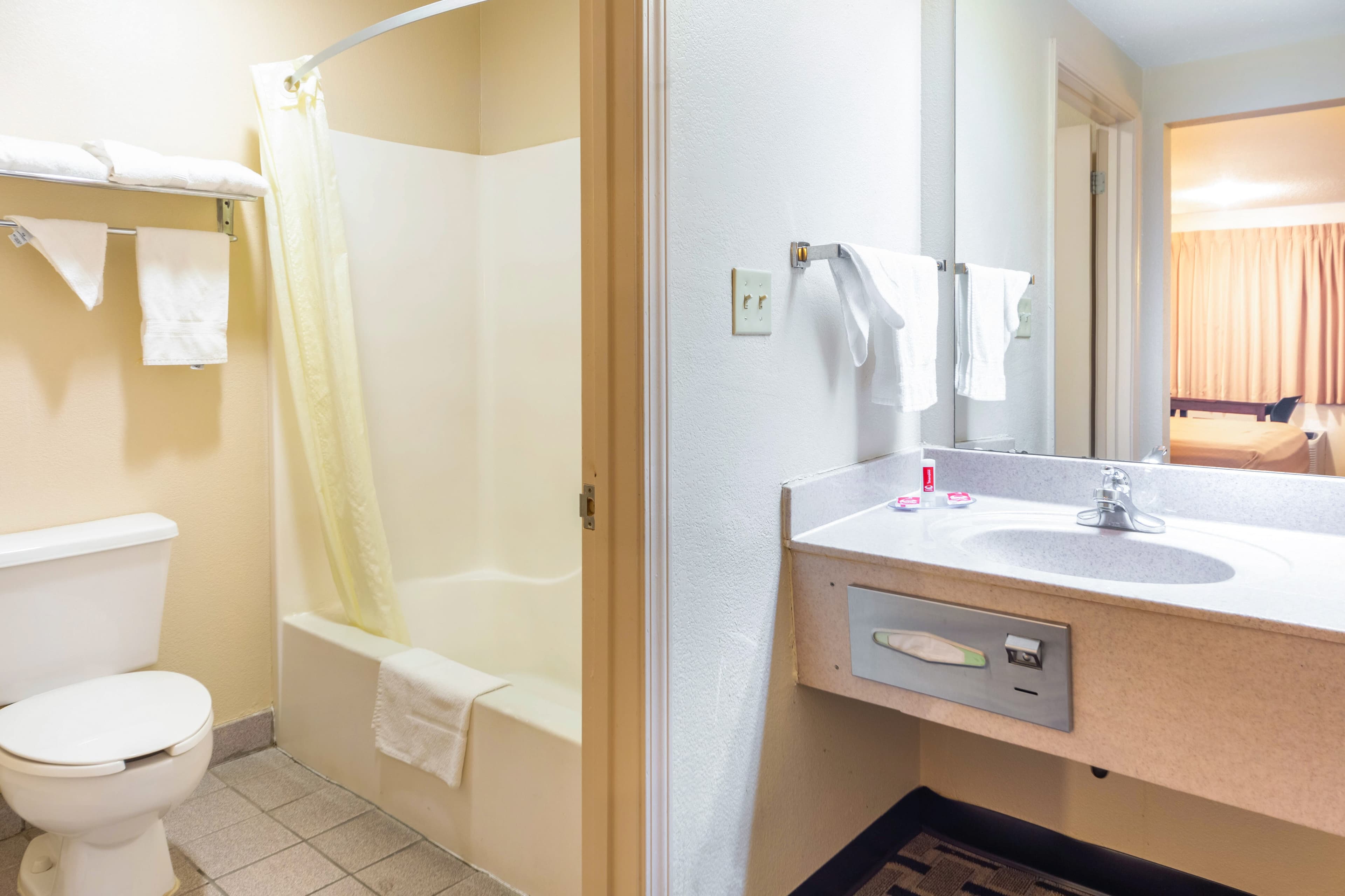 Econo Lodge Laurel — 16