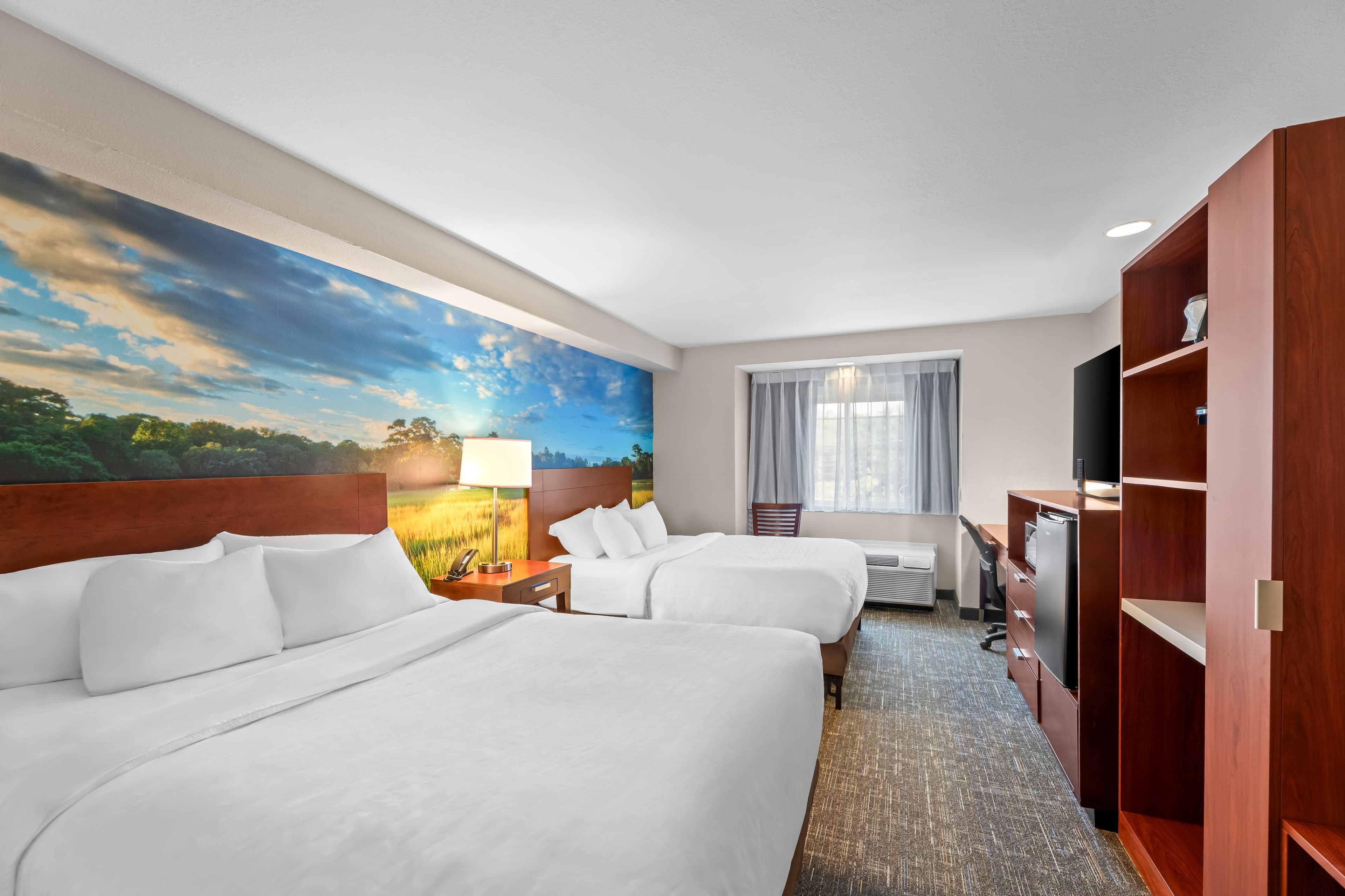 Starkville Inn & Suites - Image 3