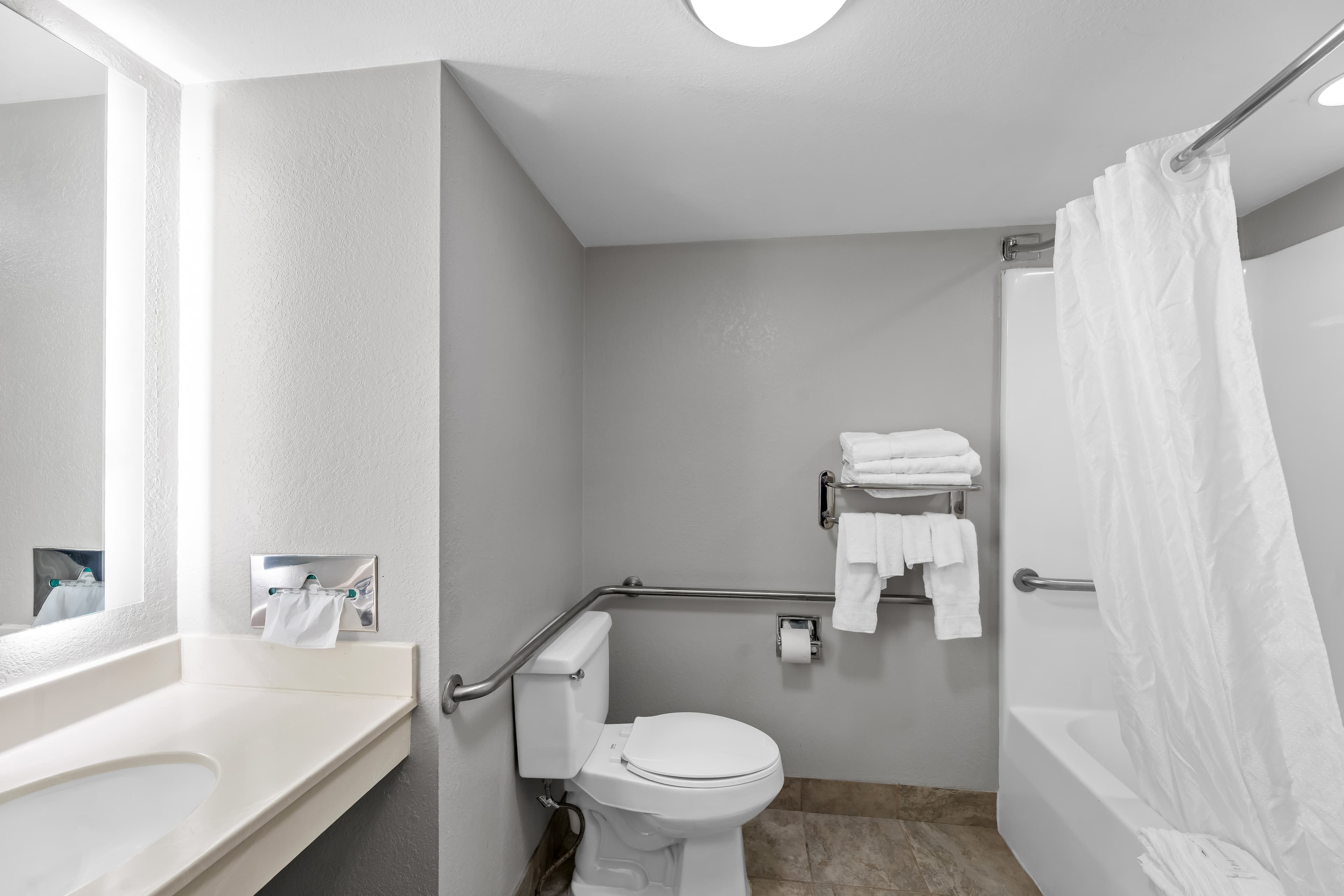 Starkville Inn & Suites - Image 5
