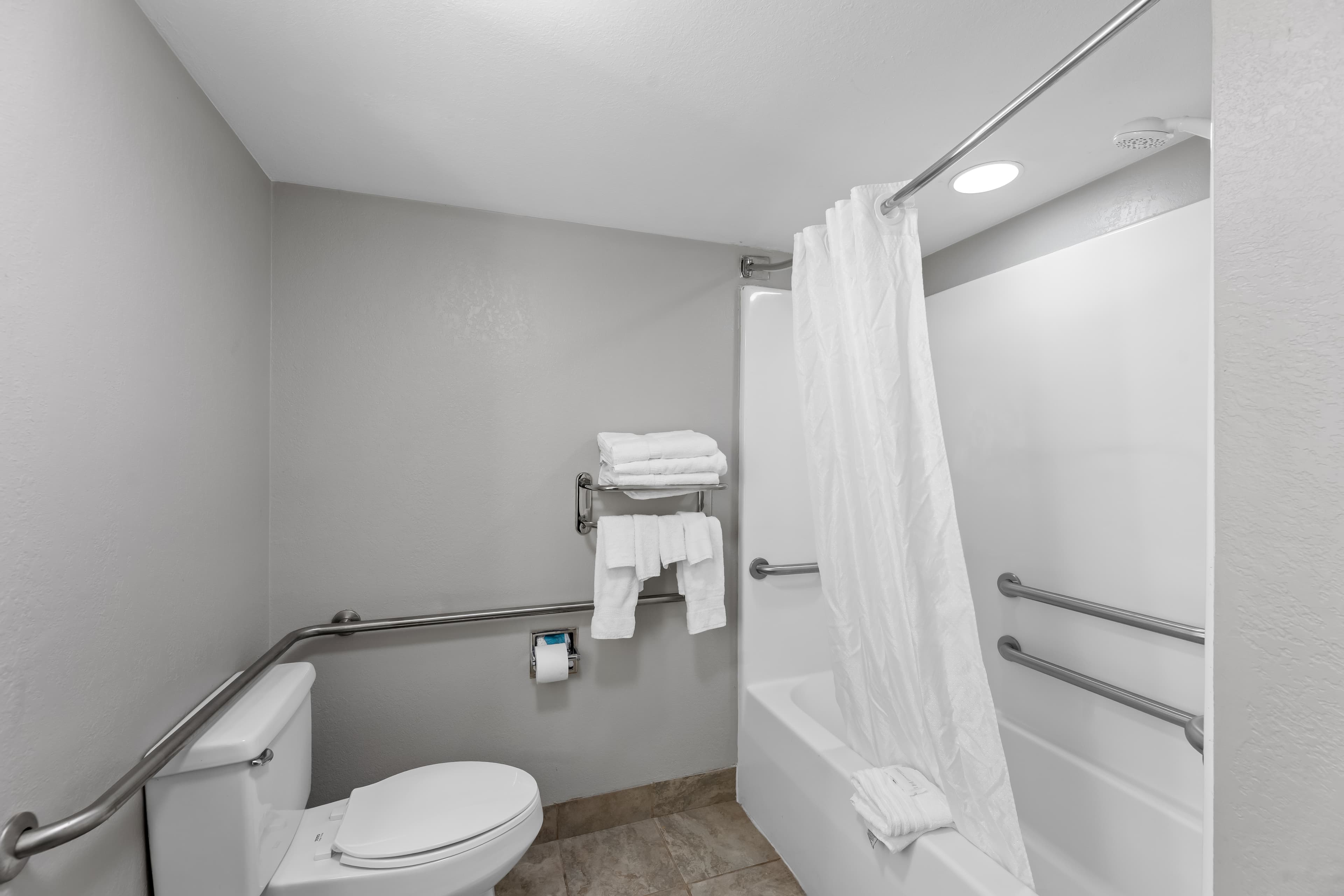 Starkville Inn & Suites — 6