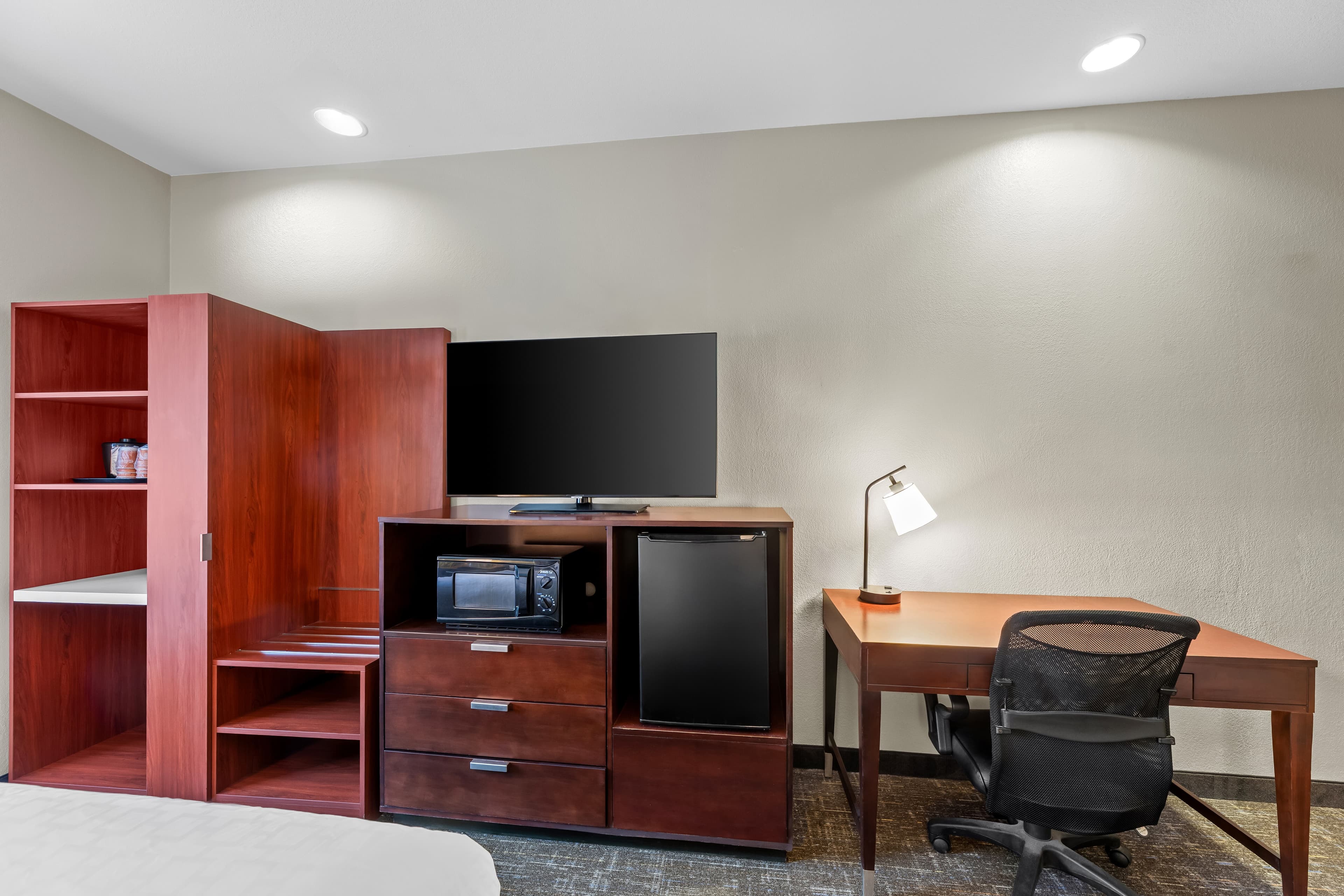 Starkville Inn & Suites — 12