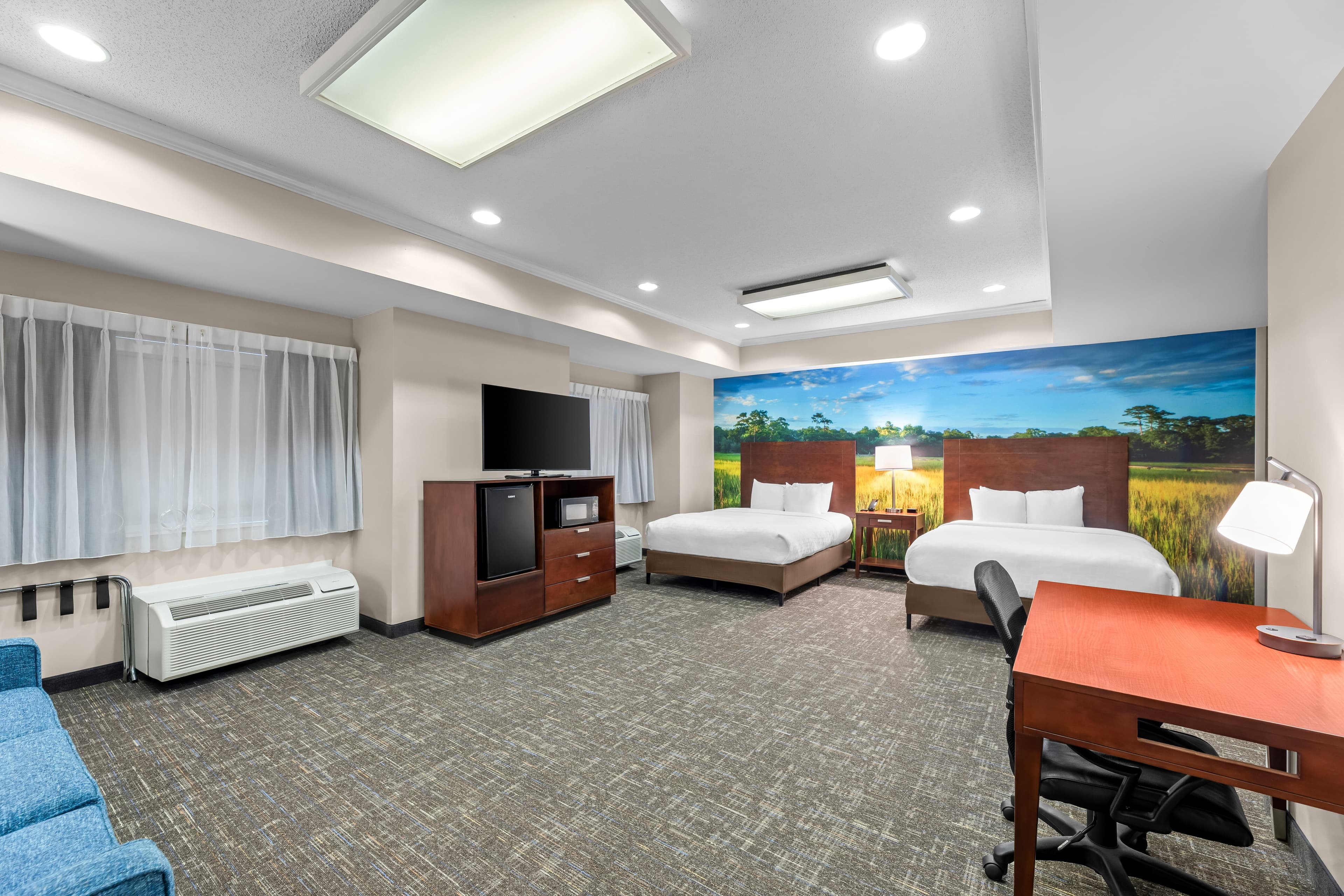 Starkville Inn & Suites — 14