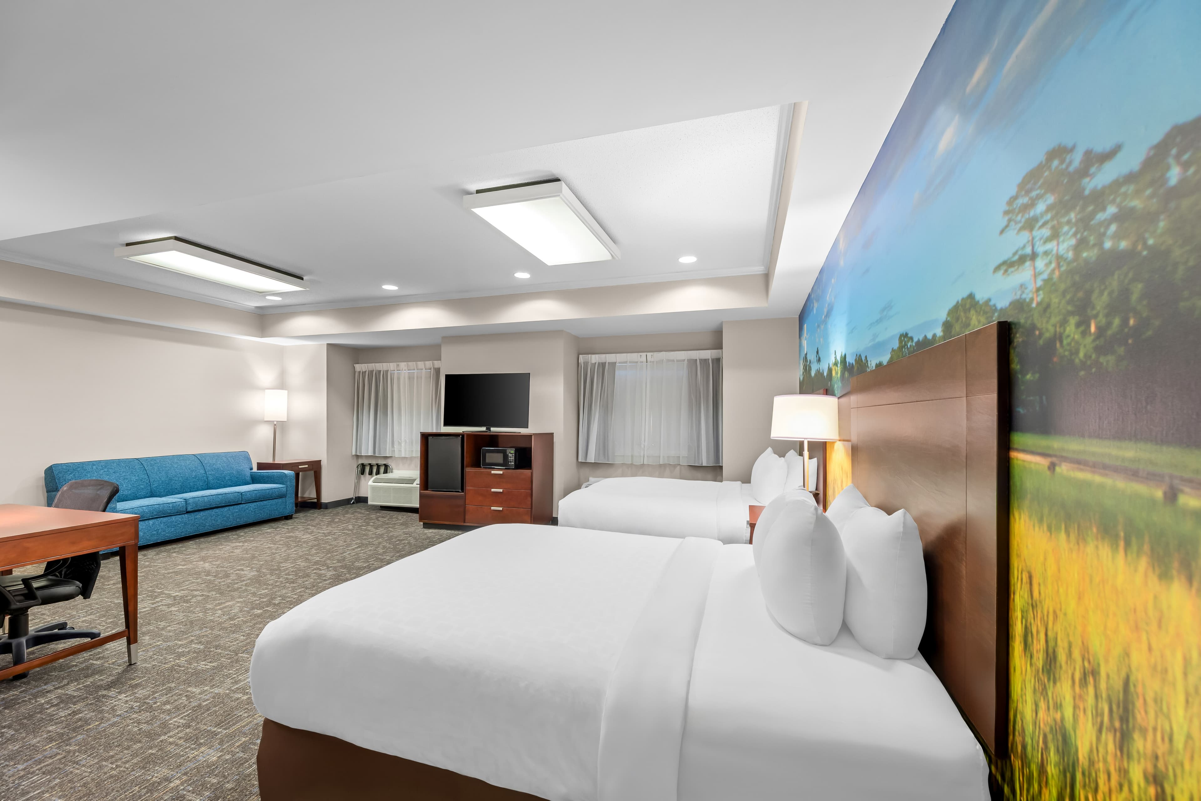 Starkville Inn & Suites — 16
