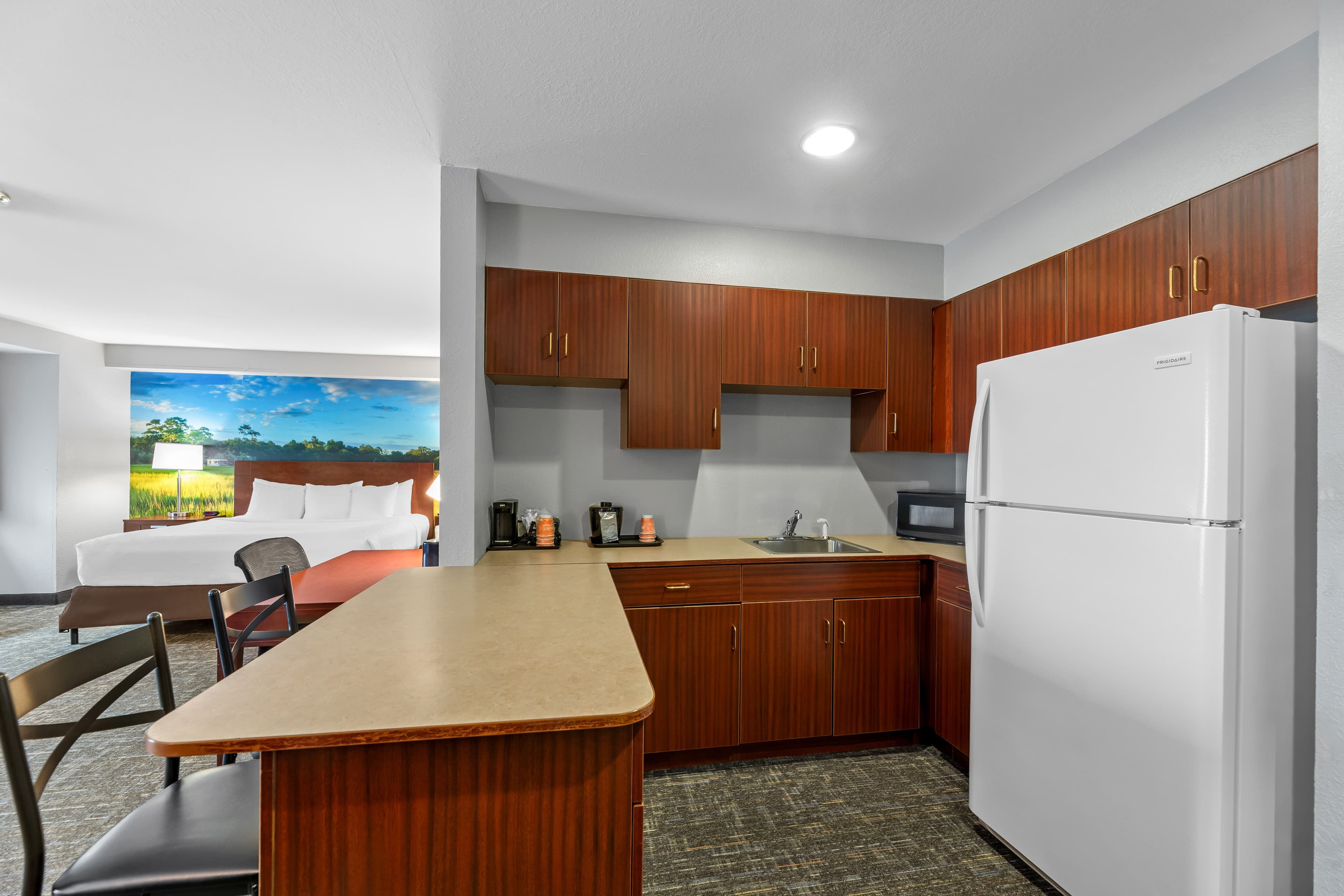Starkville Inn & Suites — 20
