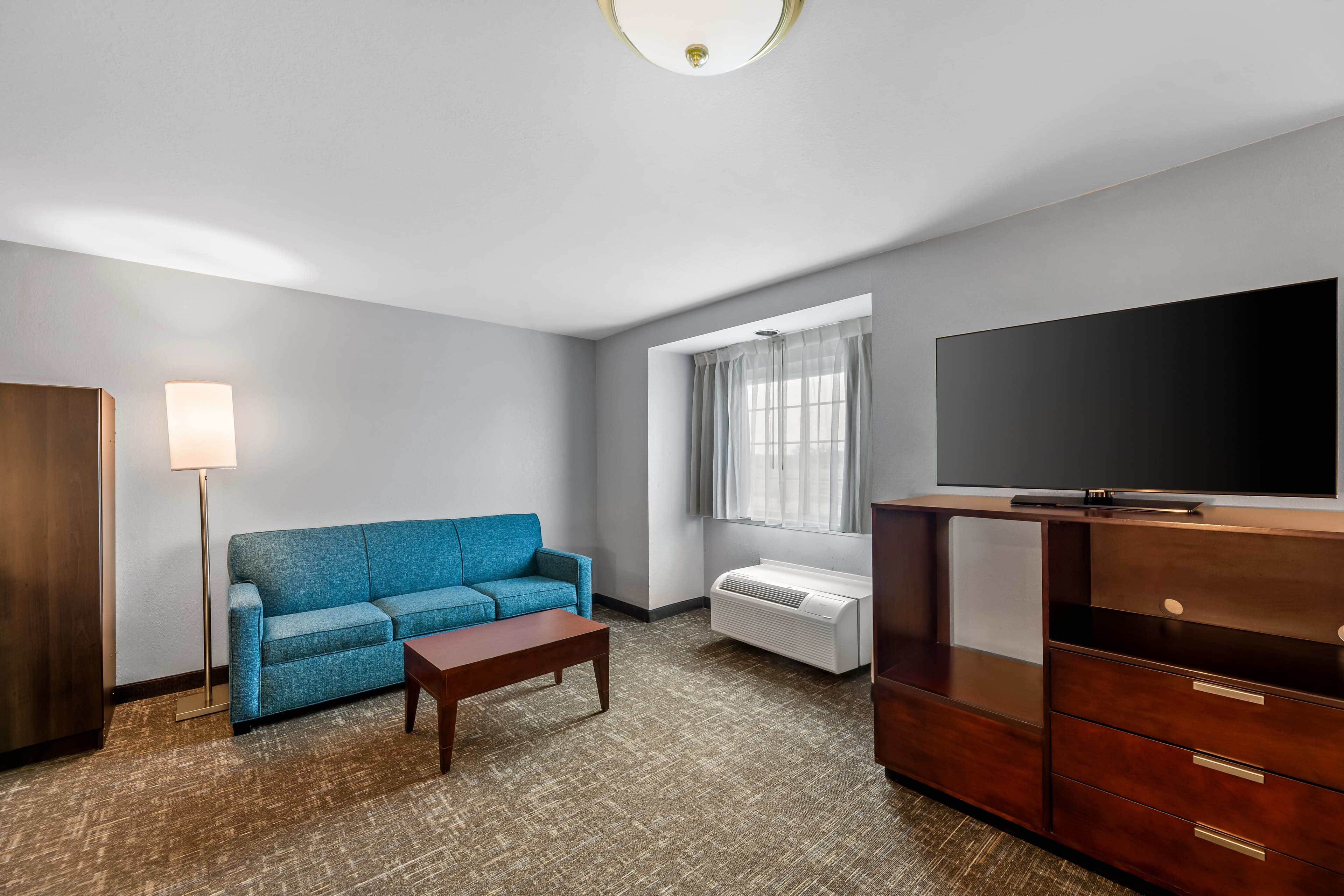 Starkville Inn & Suites — 21