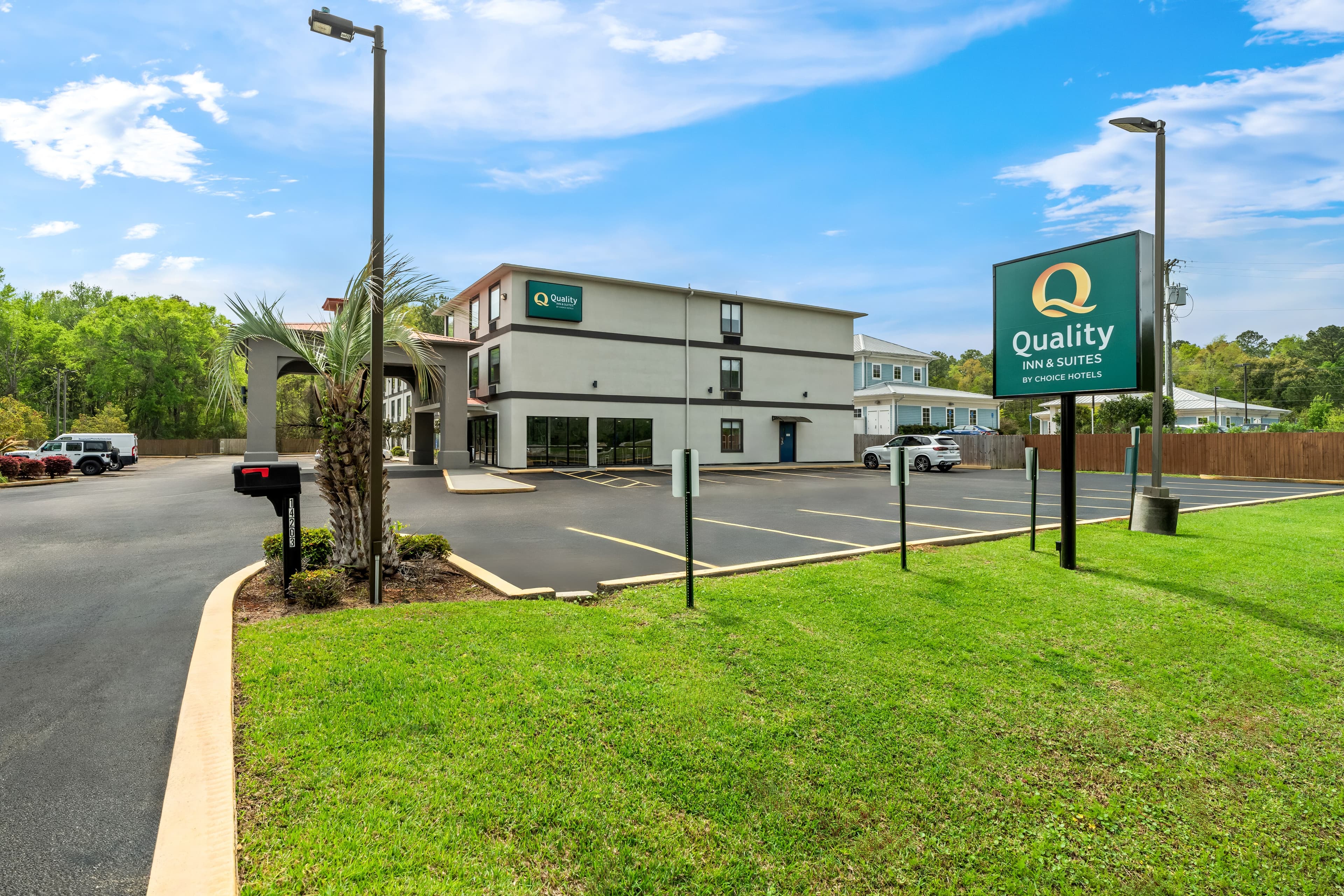 Quality Inn & Suites Biloxi - Ocean Springs - Image 1