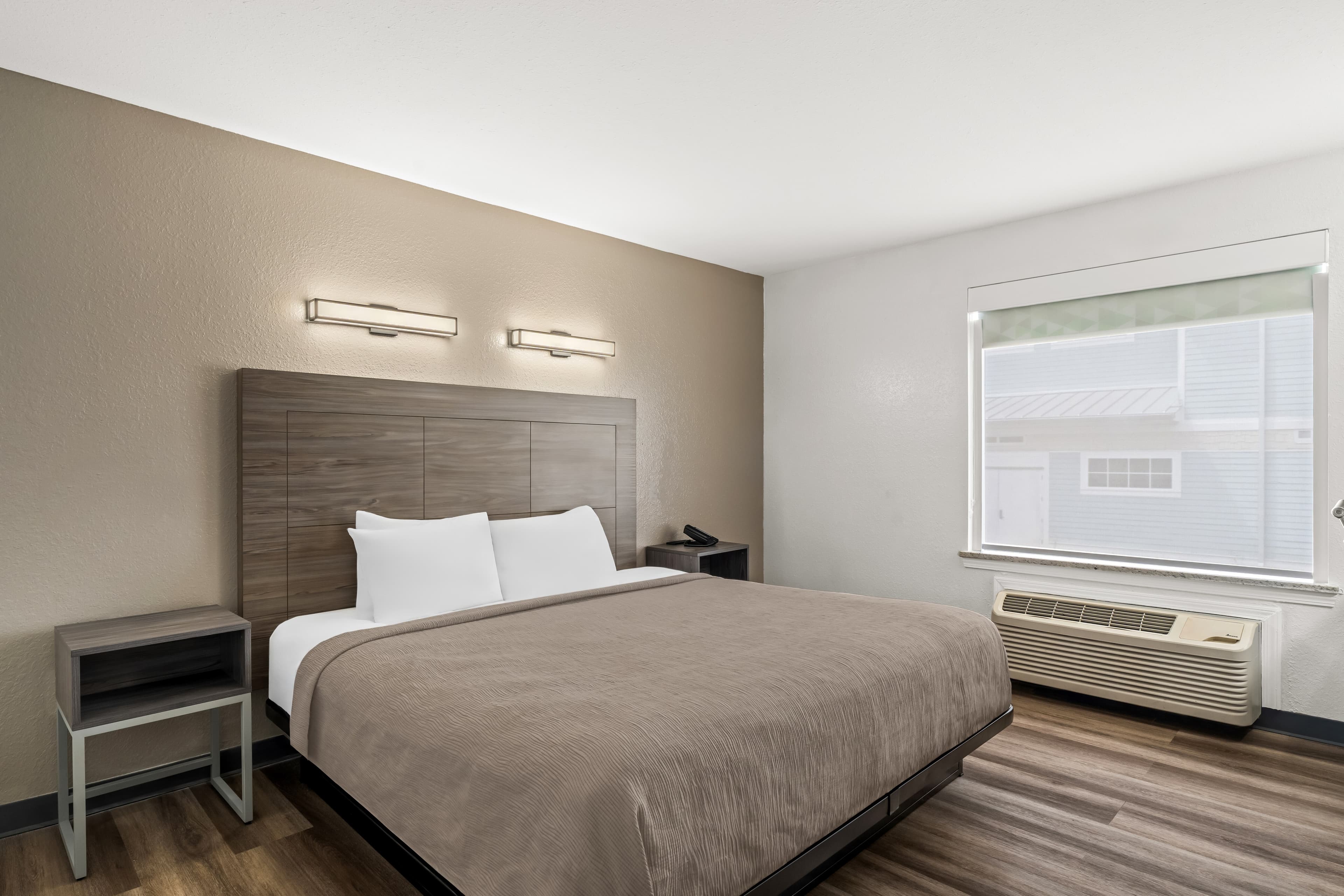 Quality Inn & Suites Biloxi - Ocean Springs - Image 2