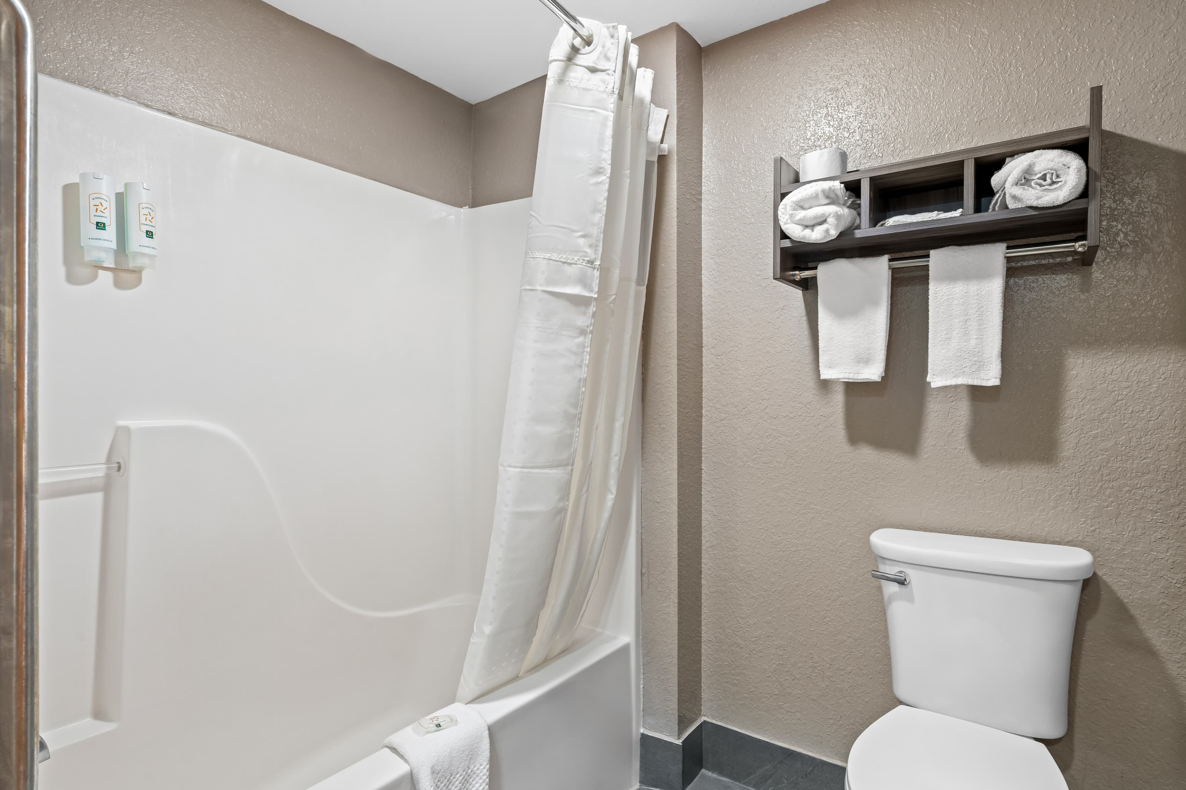 Quality Inn & Suites Biloxi - Ocean Springs — 13