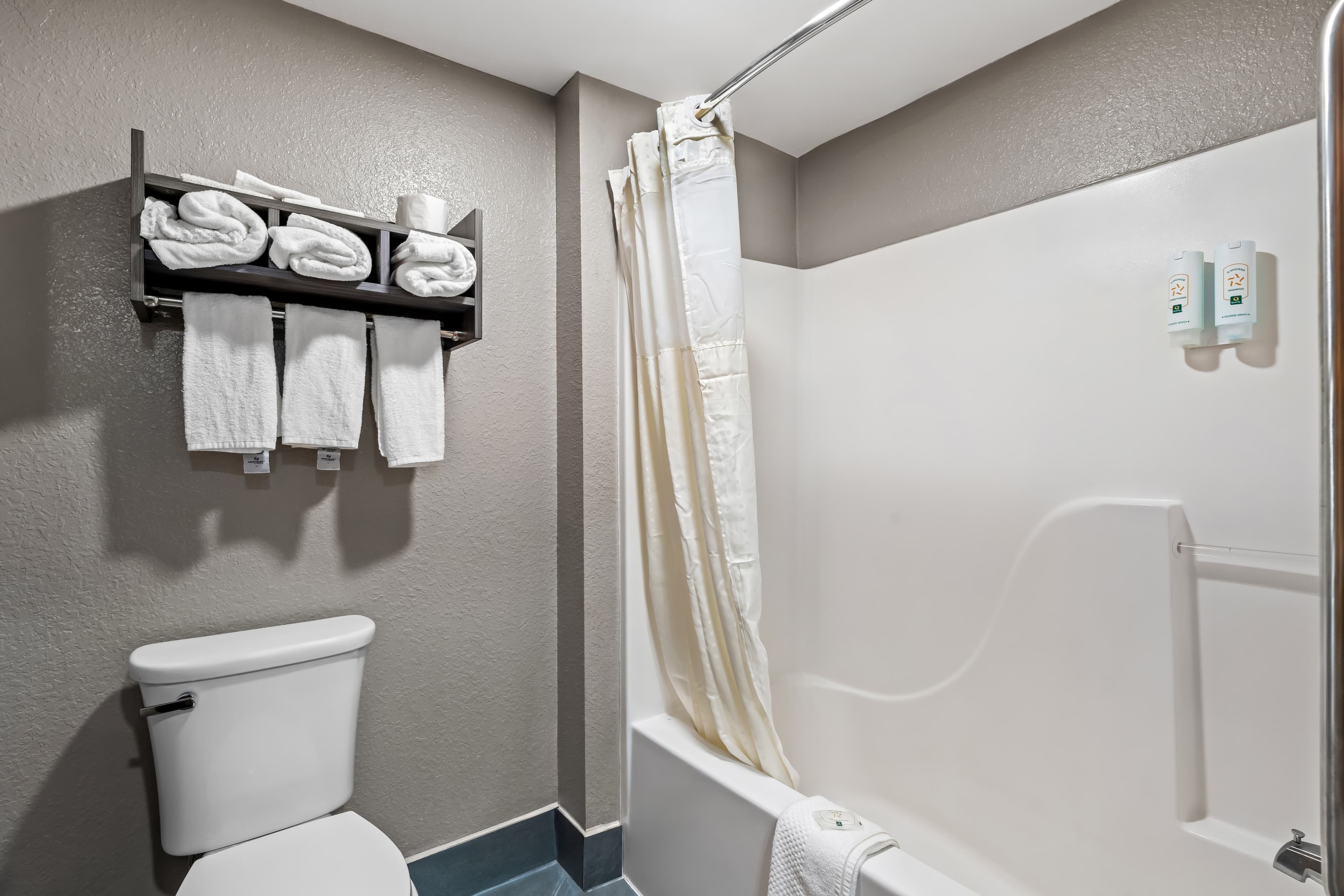 Quality Inn & Suites Biloxi - Ocean Springs — 18