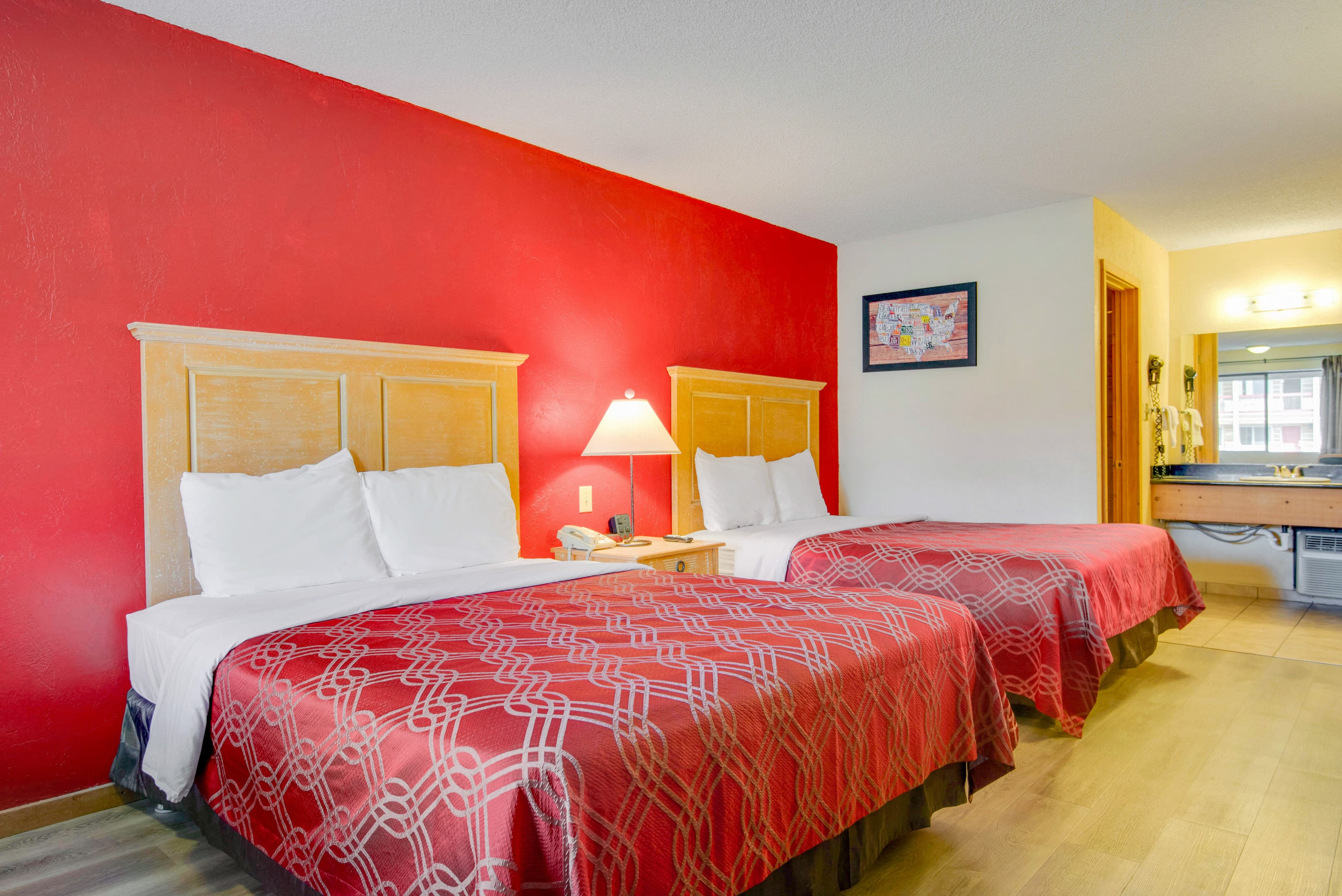 Econo Lodge Inn & Suites Kalispell - Glacier National Park Gateway — 7