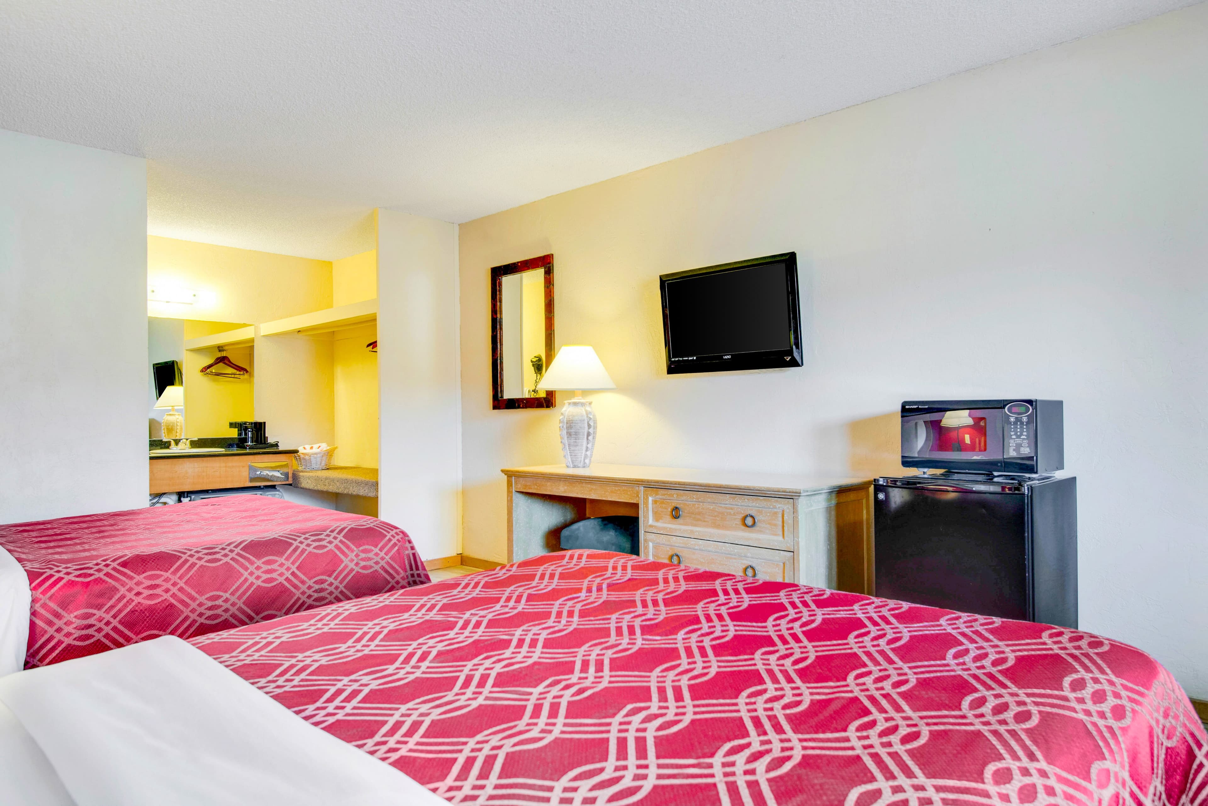 Econo Lodge Inn & Suites Kalispell - Glacier National Park Gateway — 8