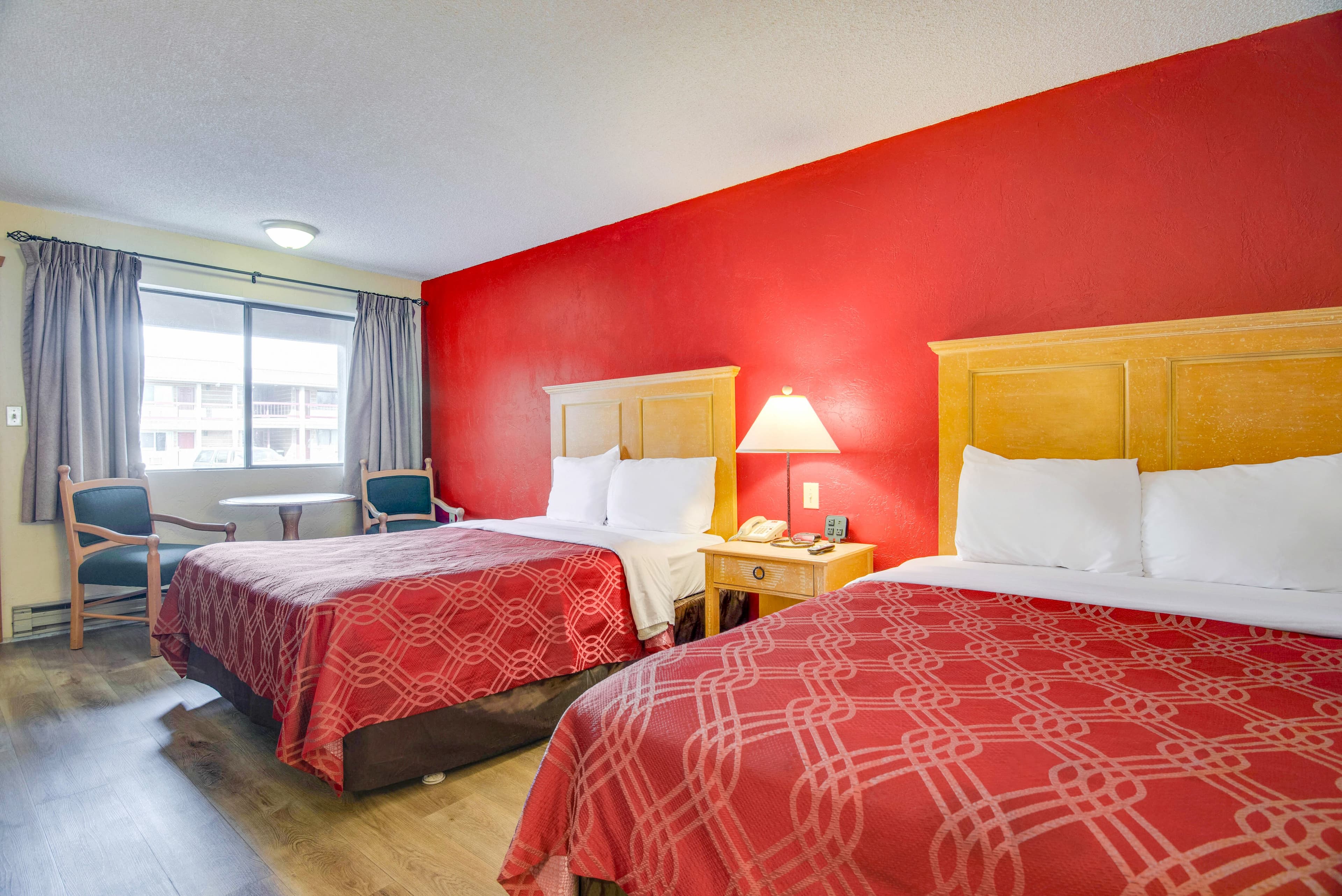 Econo Lodge Inn & Suites Kalispell - Glacier National Park Gateway — 9