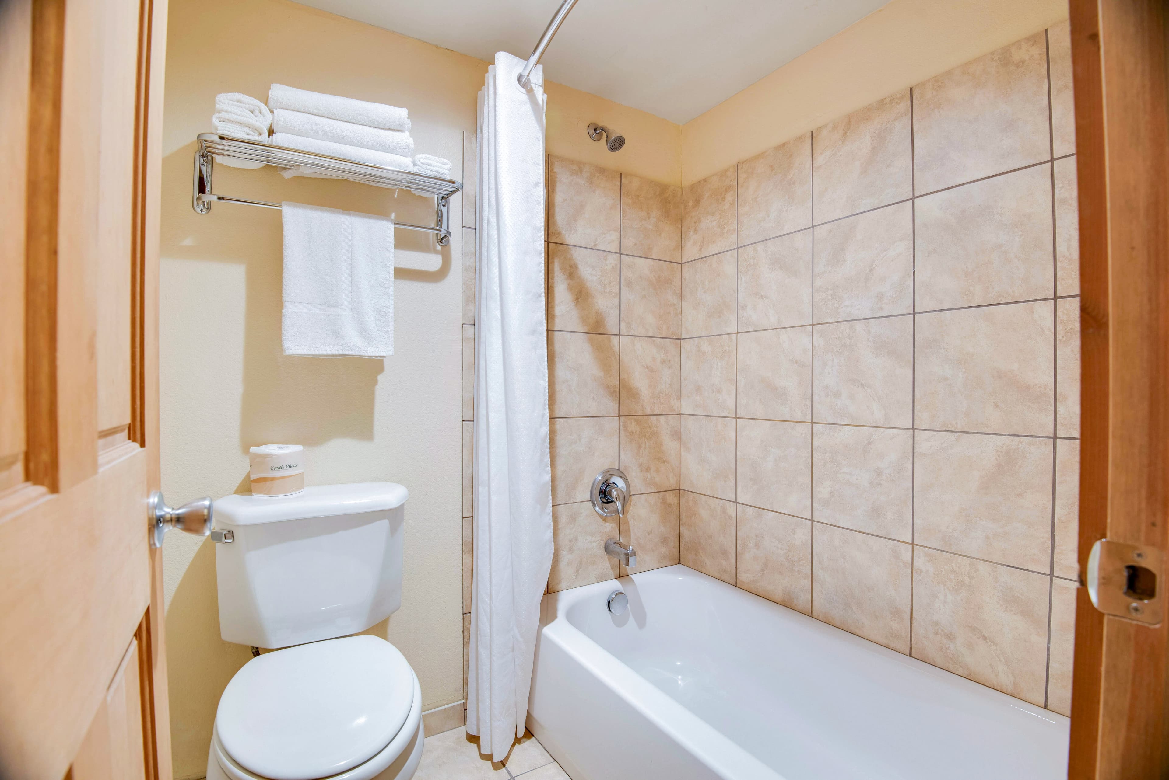 Econo Lodge Inn & Suites Kalispell - Glacier National Park Gateway — 10