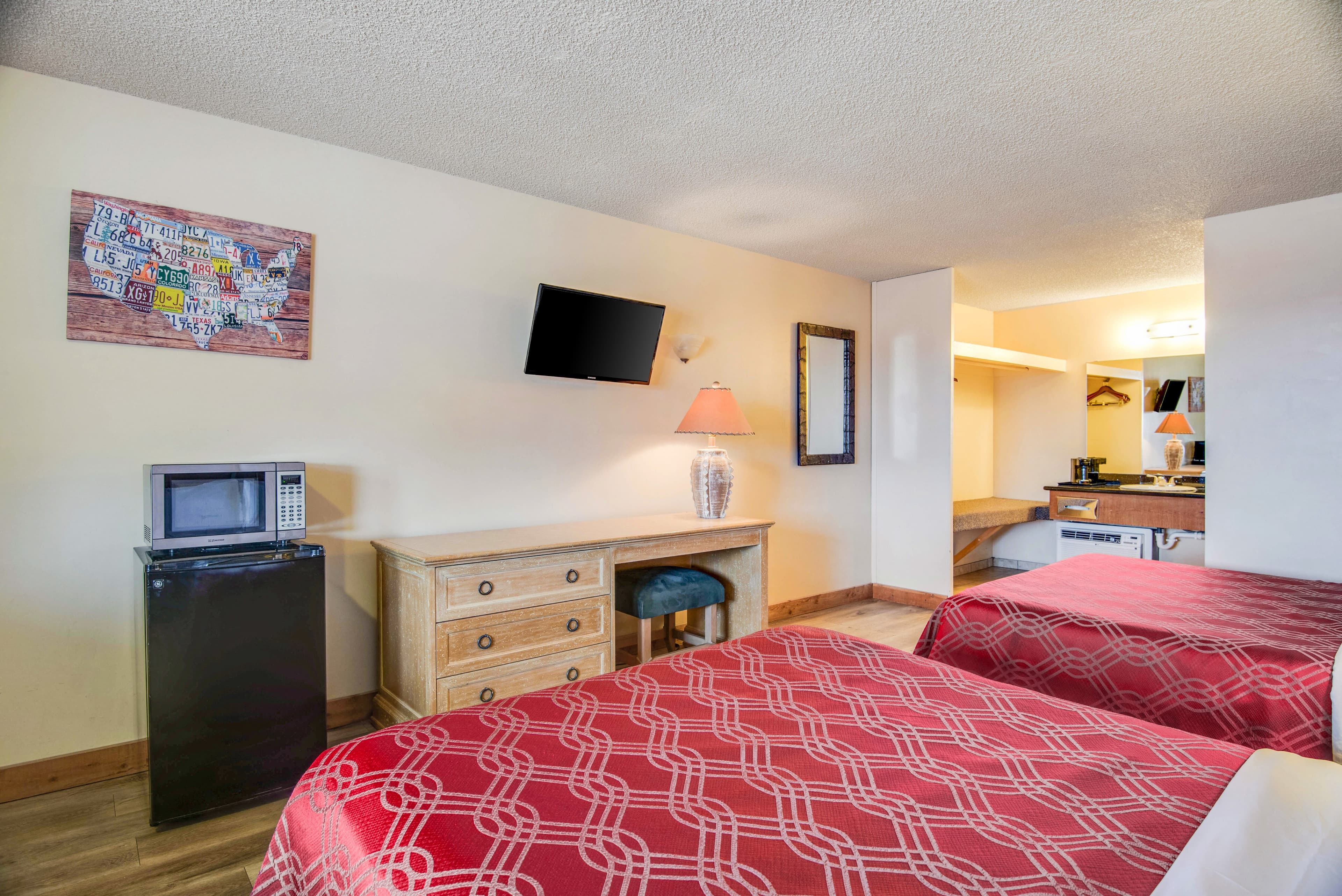 Econo Lodge Inn & Suites Kalispell - Glacier National Park Gateway — 12