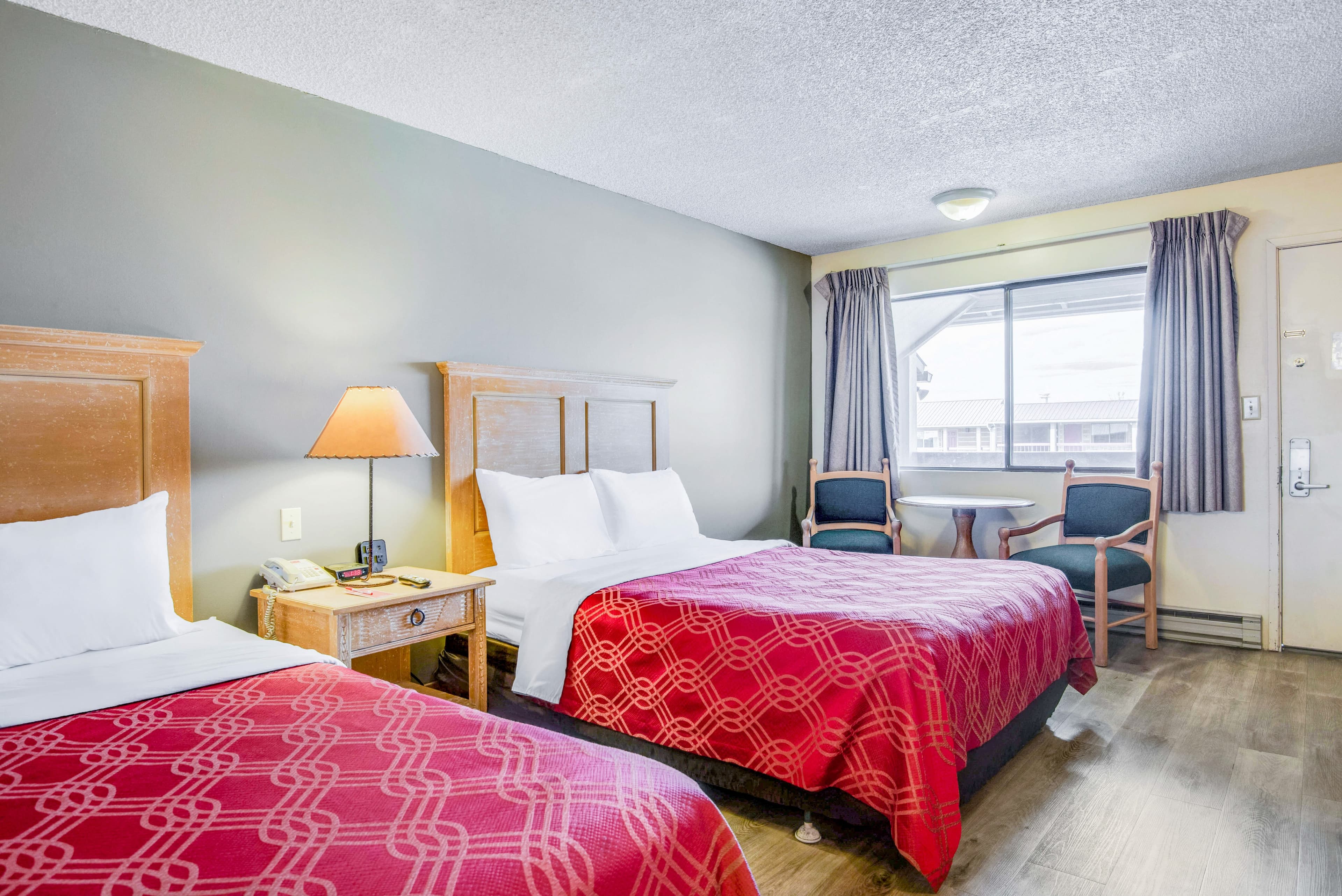 Econo Lodge Inn & Suites Kalispell - Glacier National Park Gateway — 13