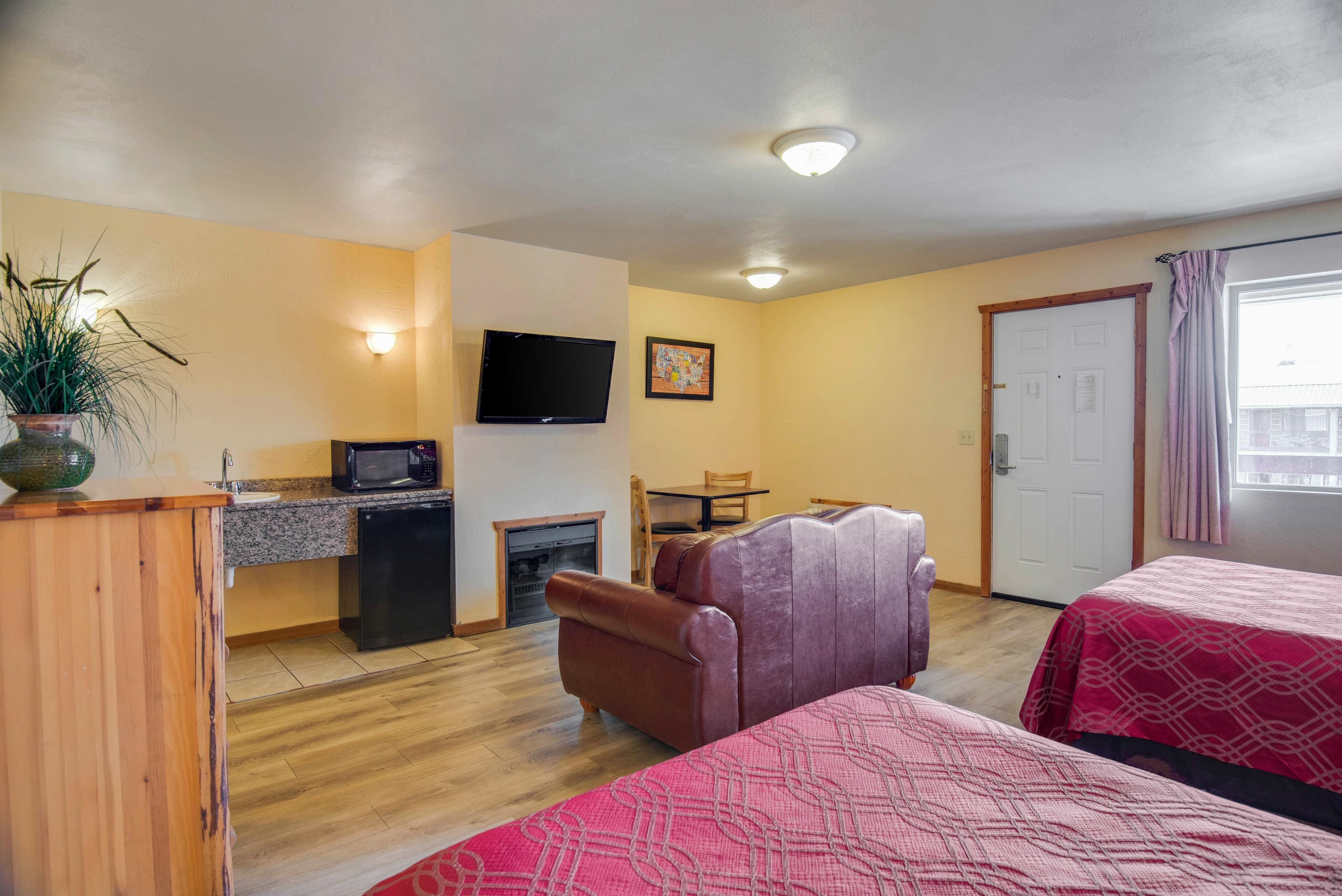 Econo Lodge Inn & Suites Kalispell - Glacier National Park Gateway — 20