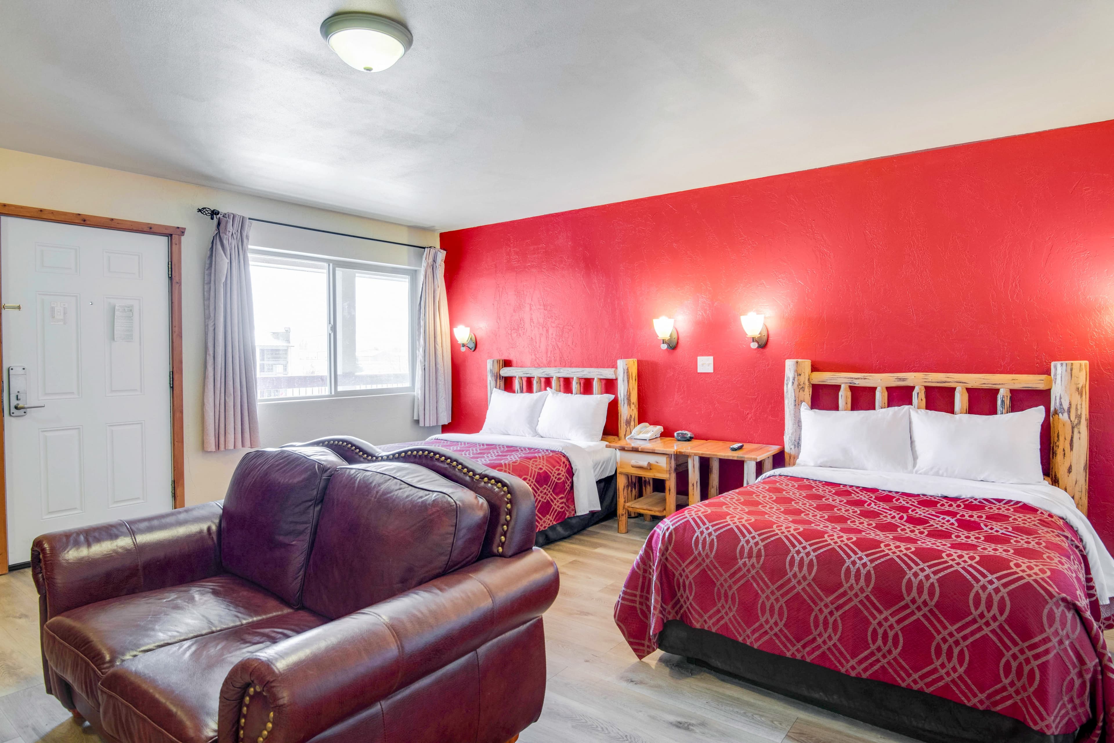Econo Lodge Inn & Suites Kalispell - Glacier National Park Gateway — 21