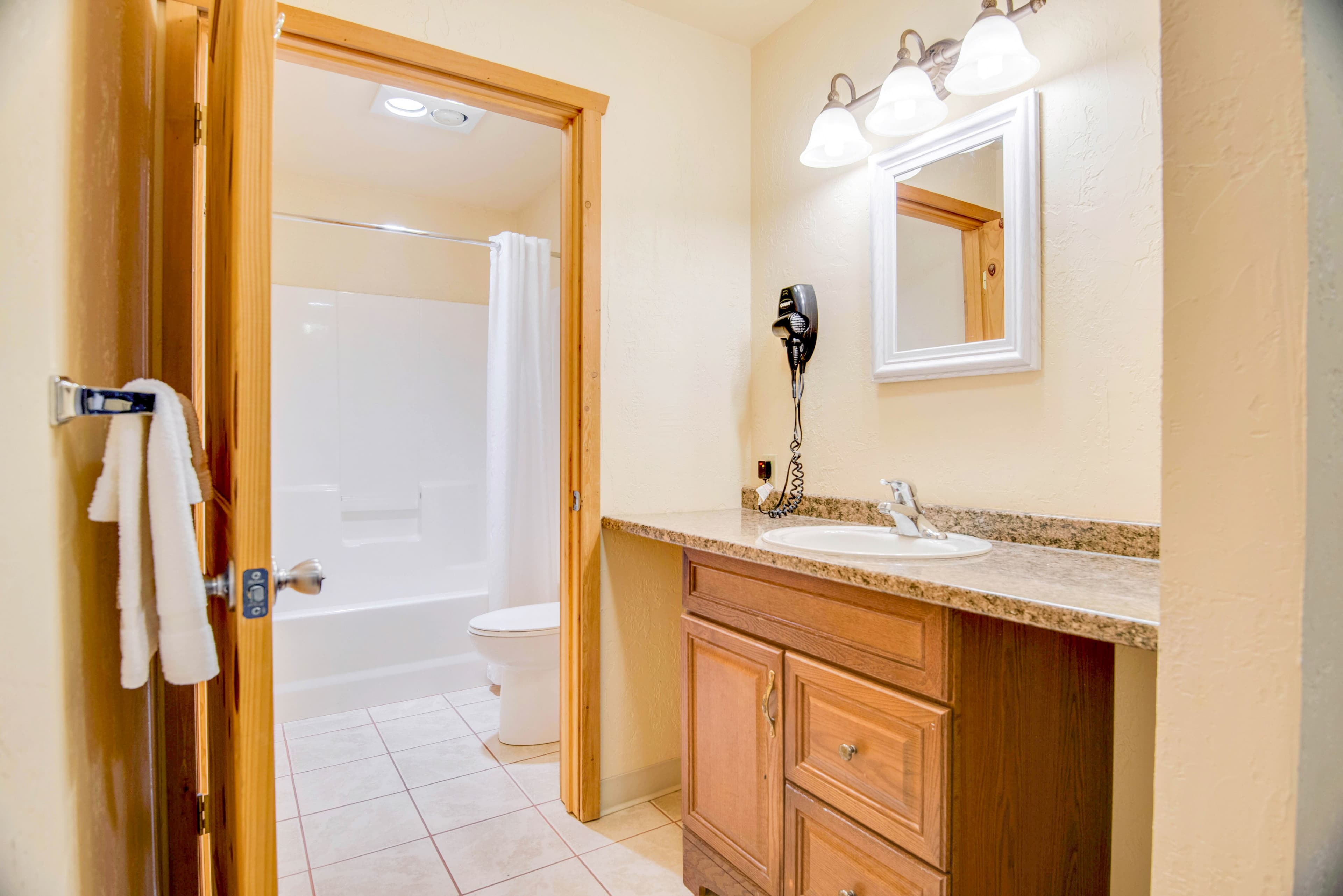 Econo Lodge Inn & Suites Kalispell - Glacier National Park Gateway — 22