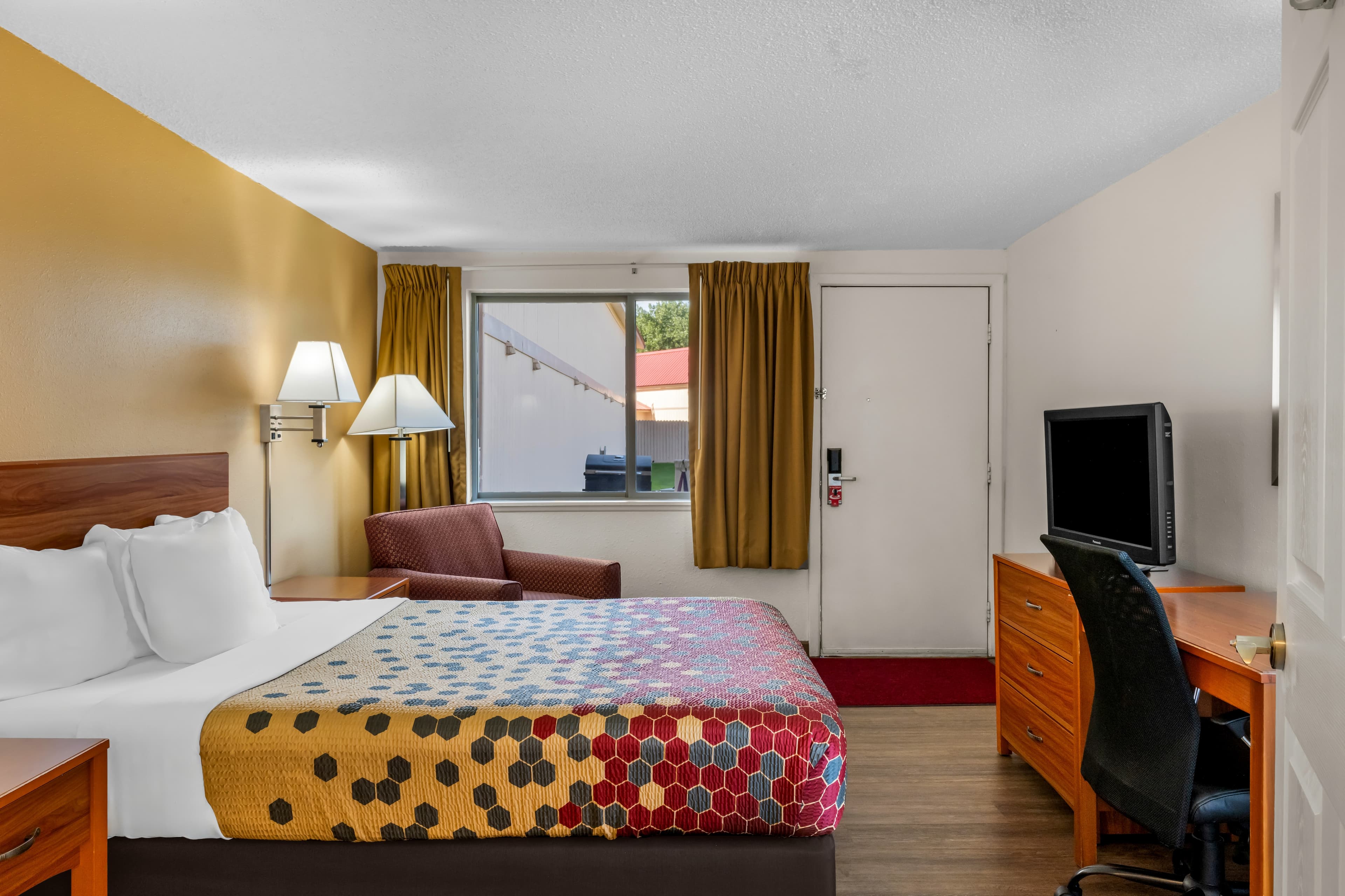 Econo Lodge Miles City I-94 — 11