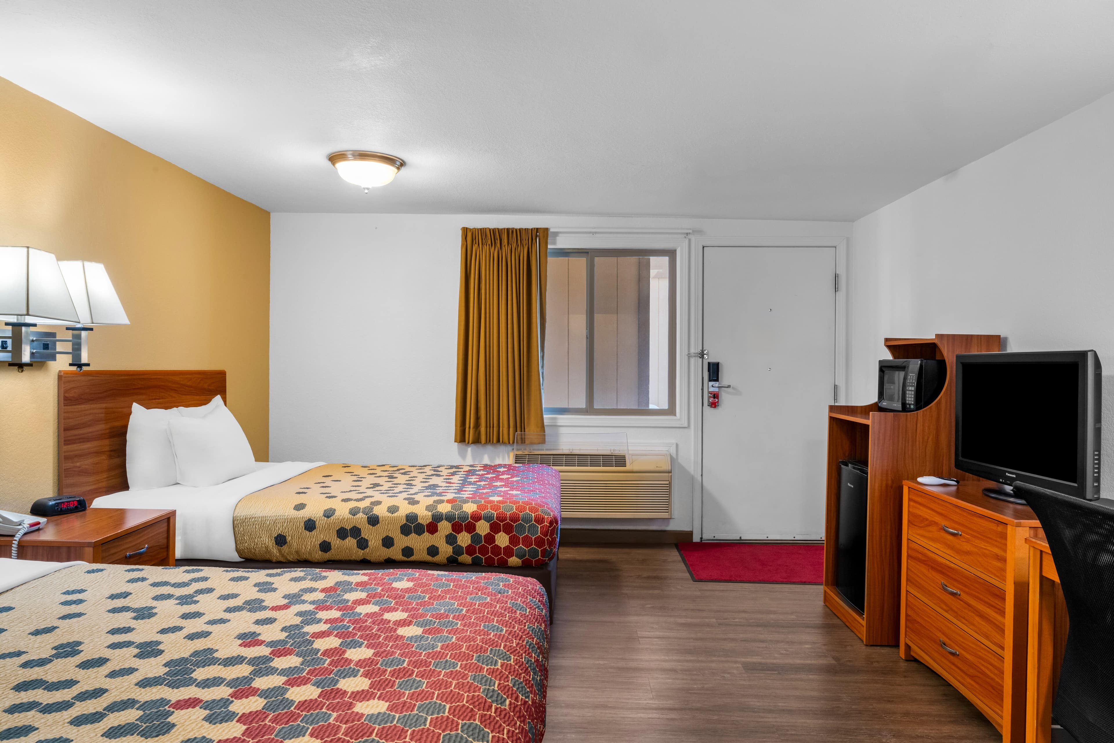 Econo Lodge Miles City I-94 - Image 5