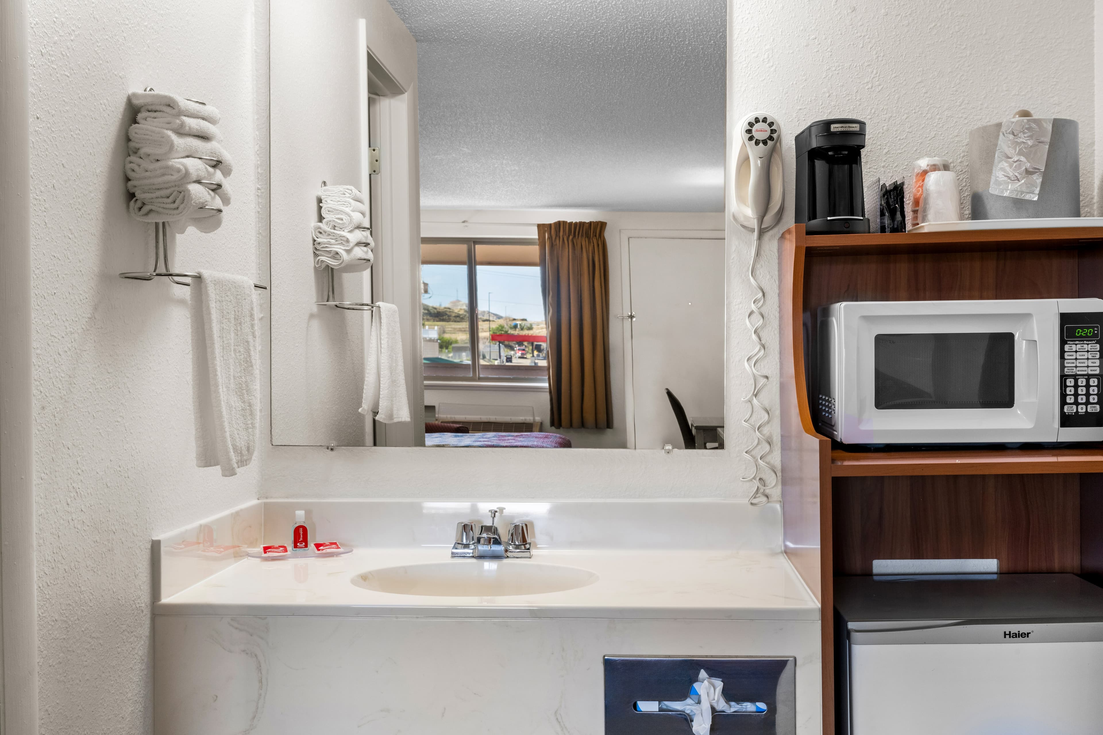 Econo Lodge Miles City I-94 - Image 4