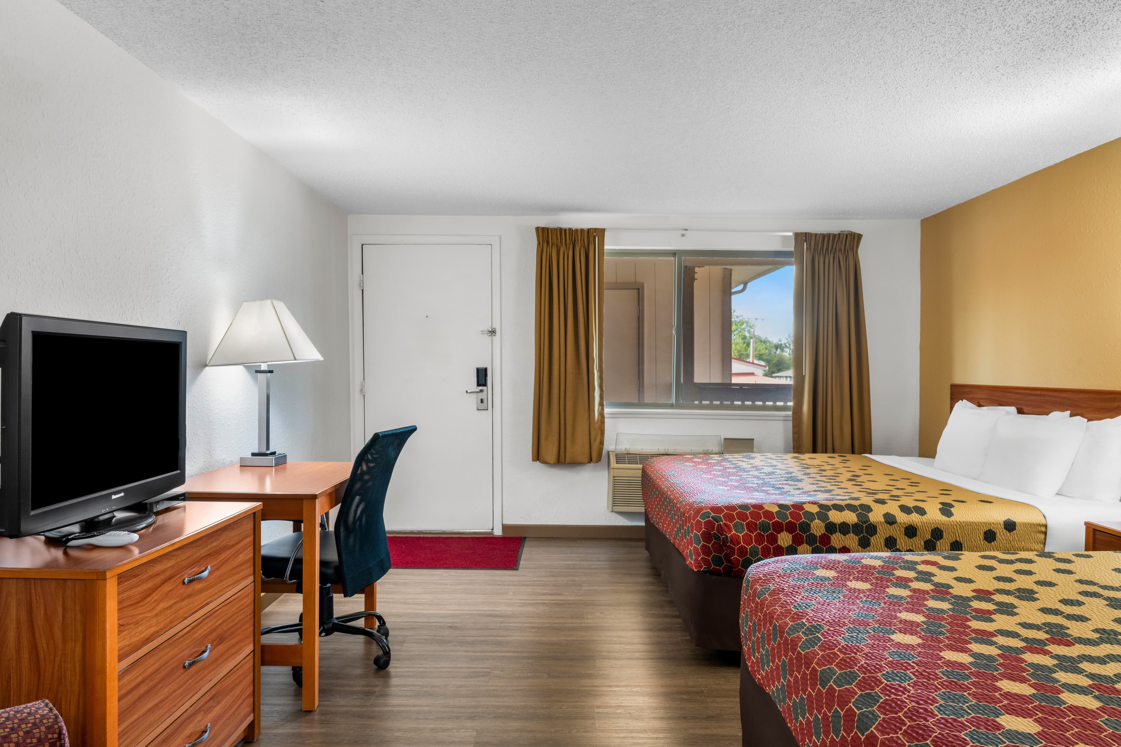 Econo Lodge Miles City I-94 — 32