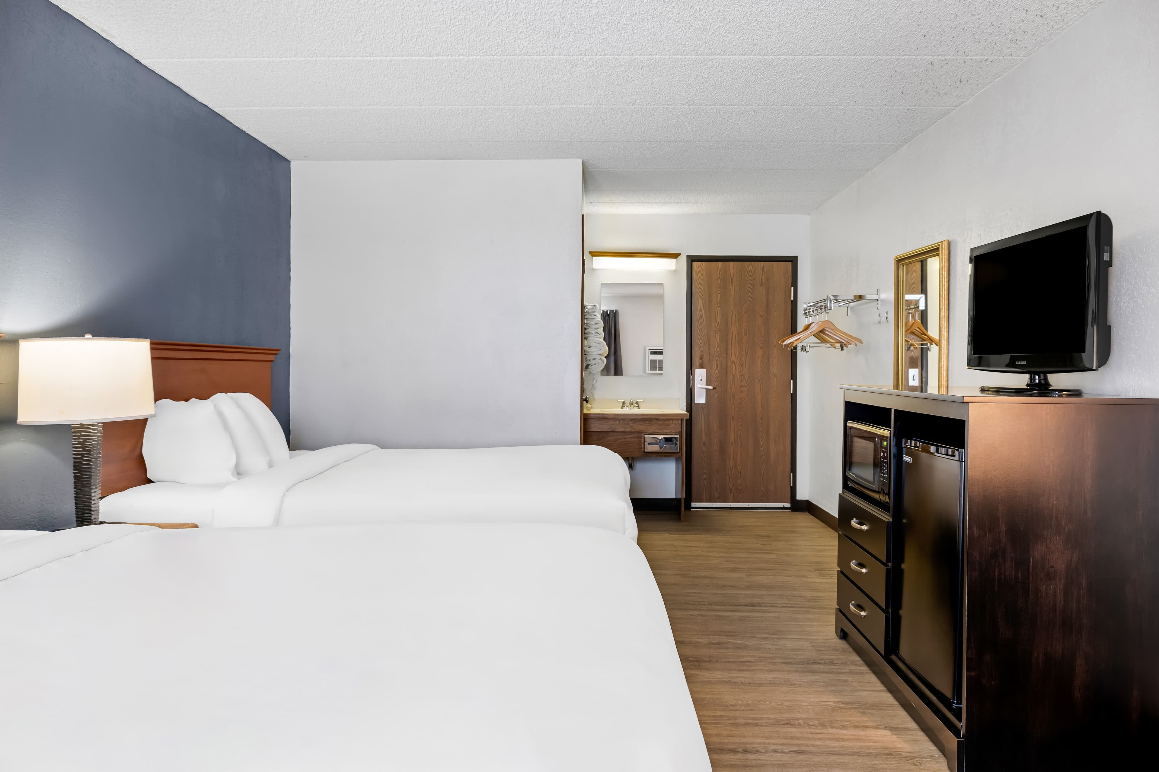 Econo Lodge Billings — 8