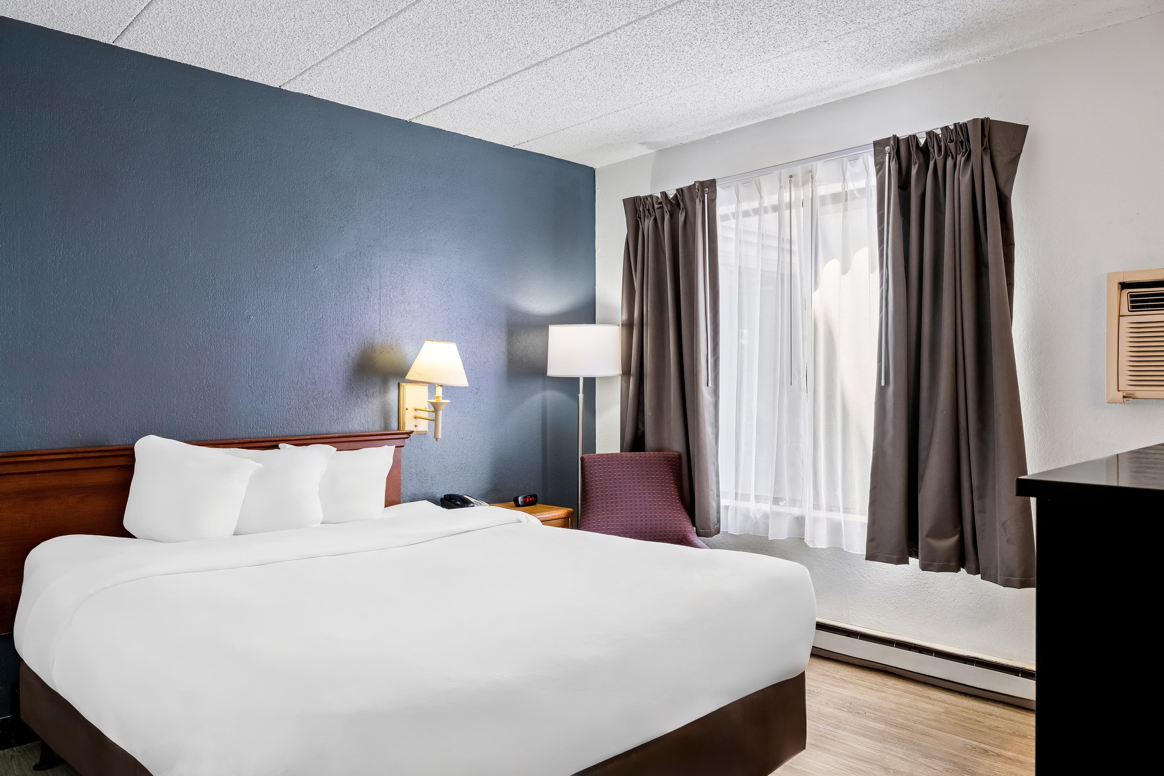 Econo Lodge Billings - Image 4