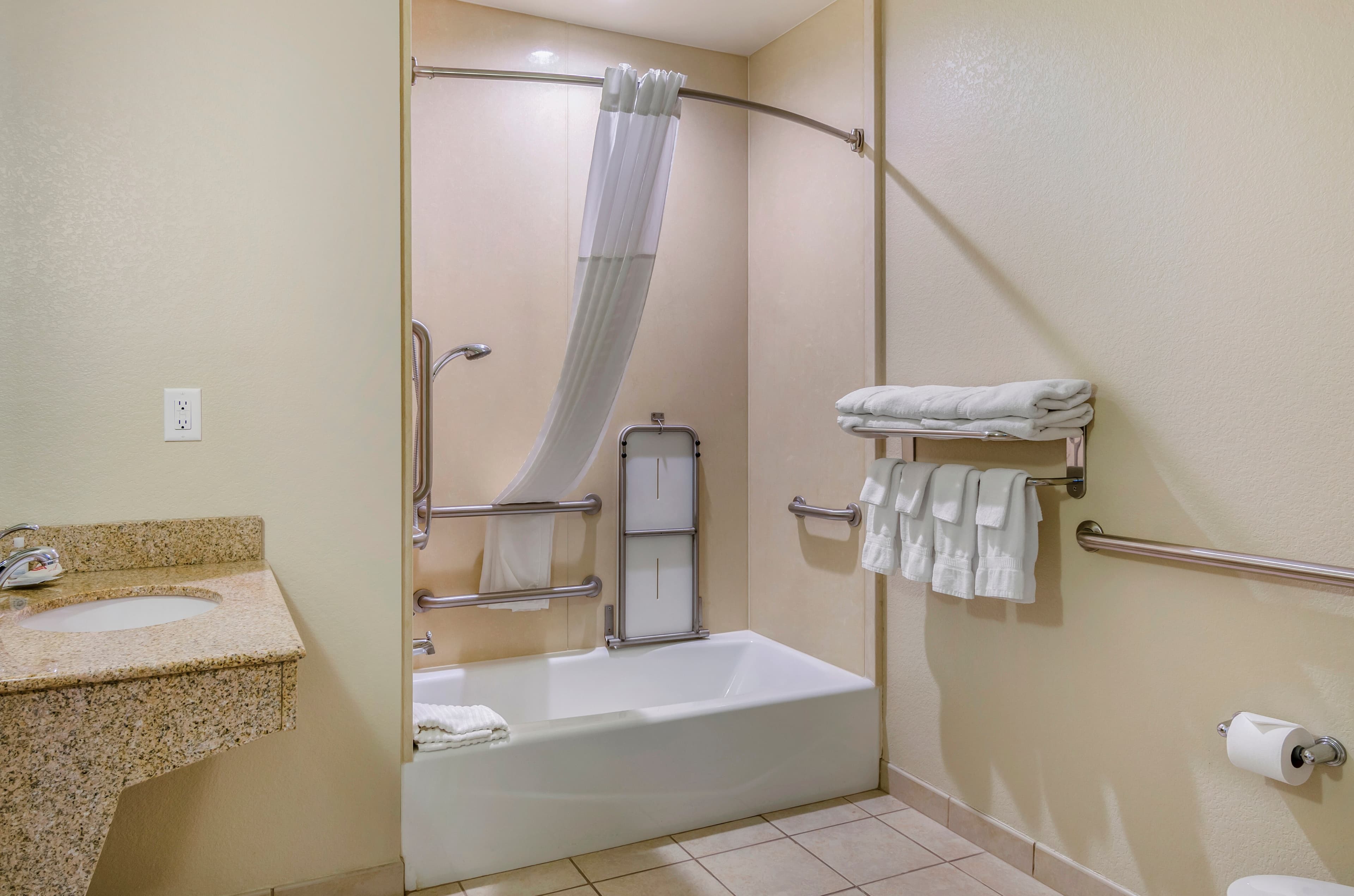 Comfort Suites Helena Airport — 11