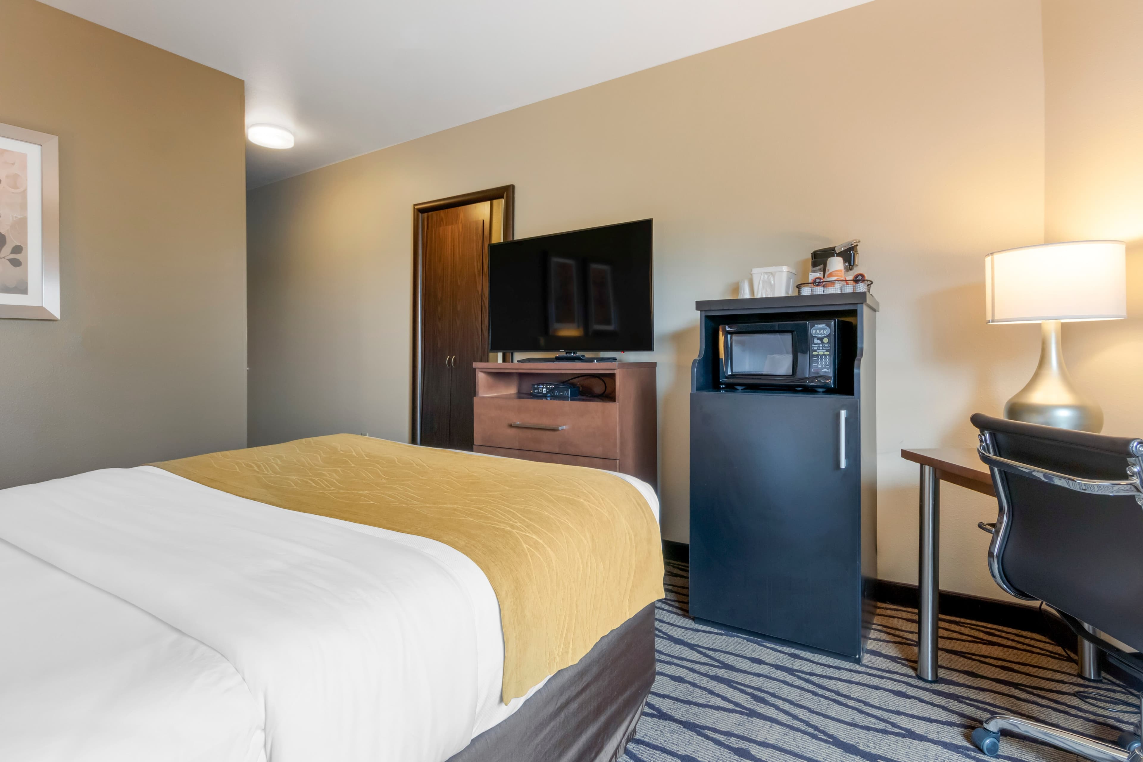 Comfort Inn & Suites Market - Airport - Image 2