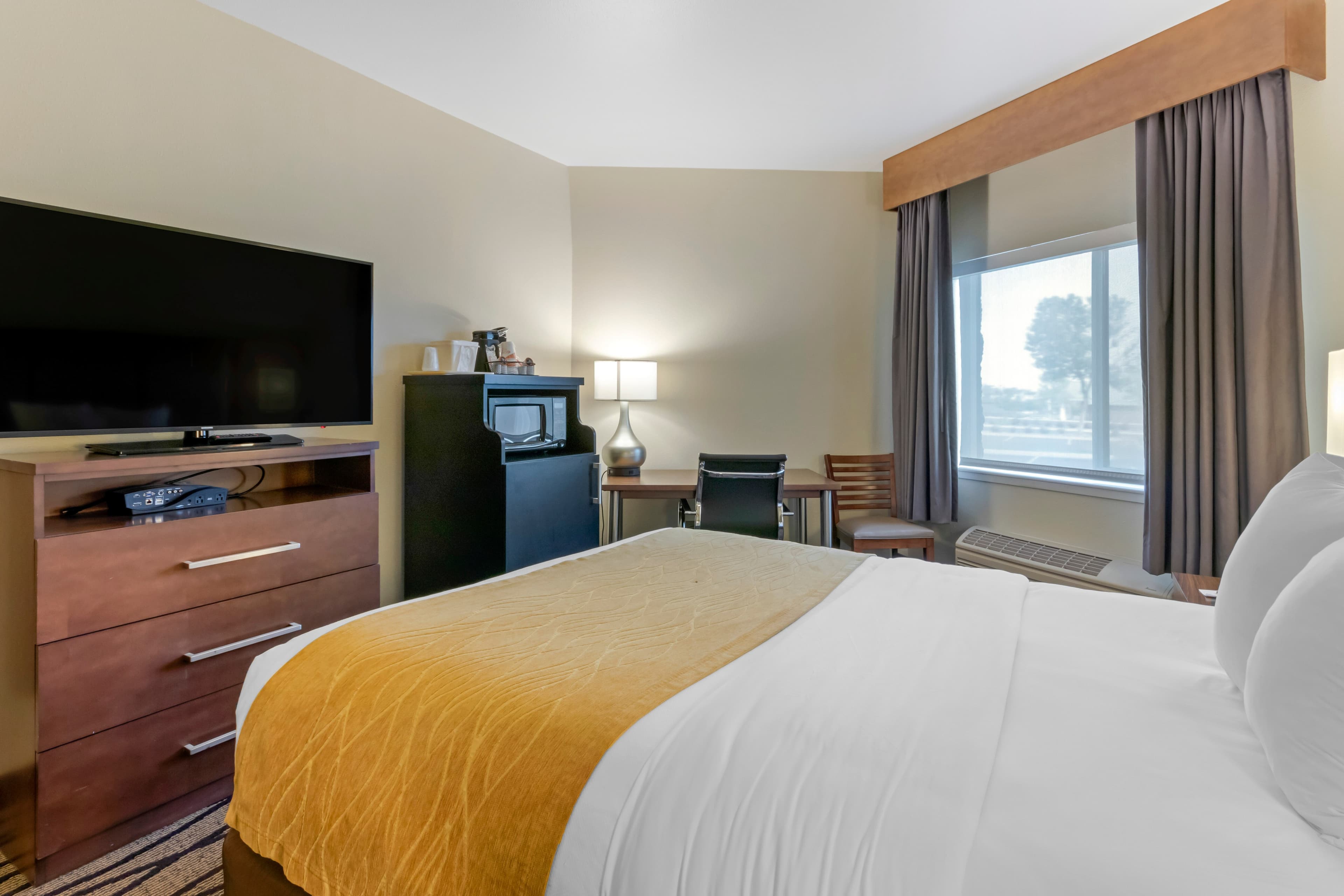 Comfort Inn & Suites Market - Airport - Image 4