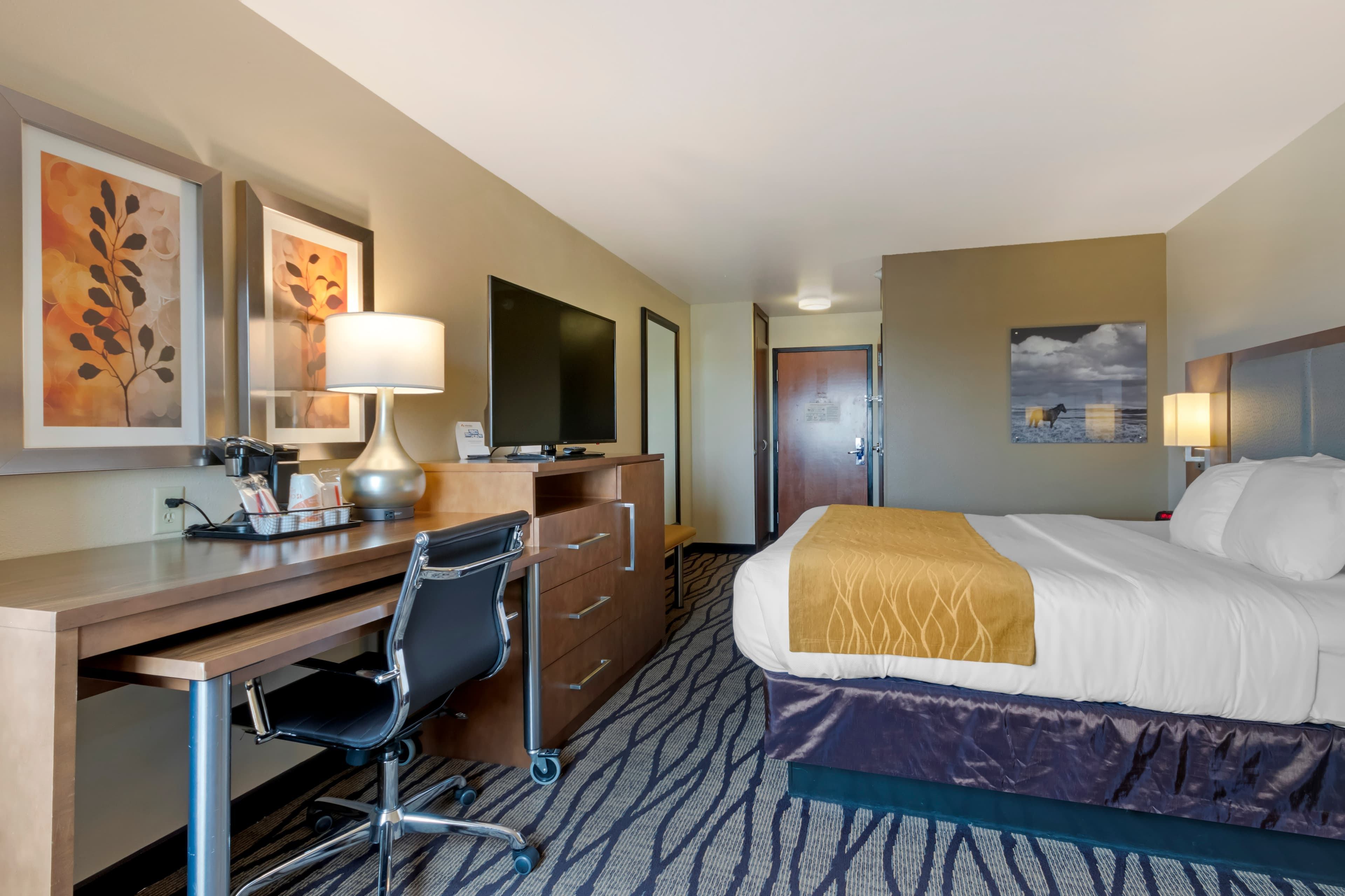 Comfort Inn & Suites Market - Airport — 11