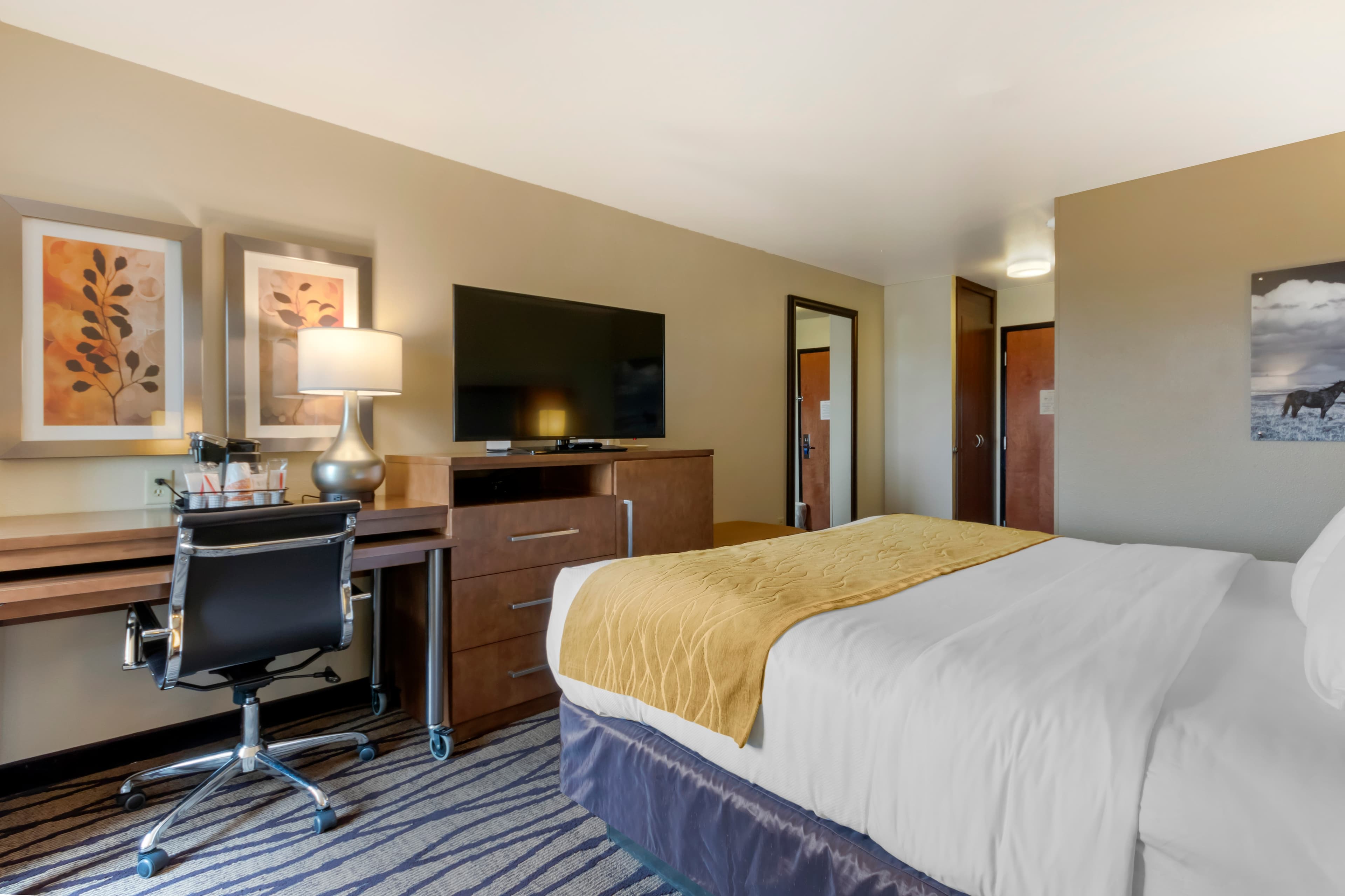 Comfort Inn & Suites Market - Airport — 12