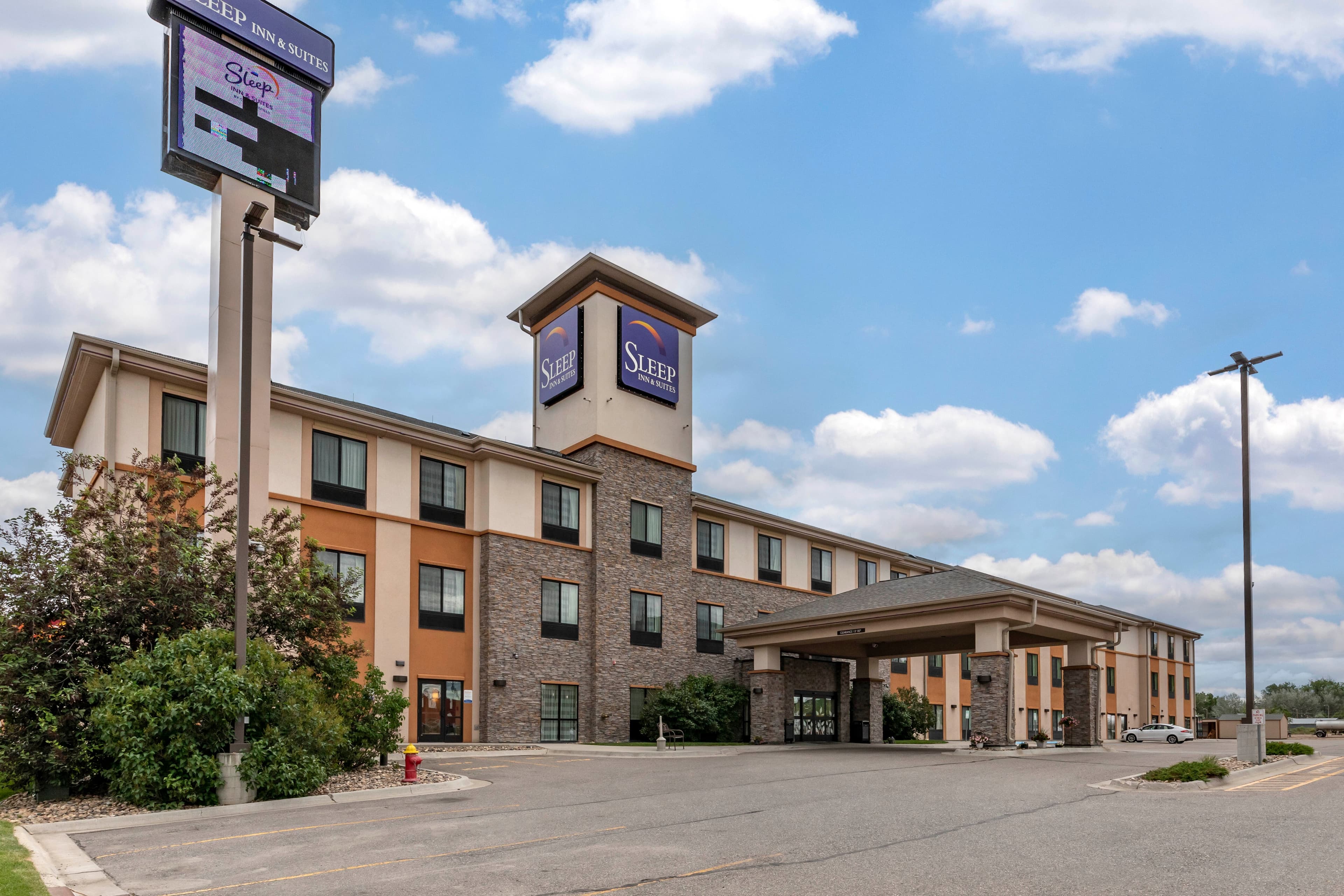 Sleep Inn & Suites Miles City I-94 - Image 1