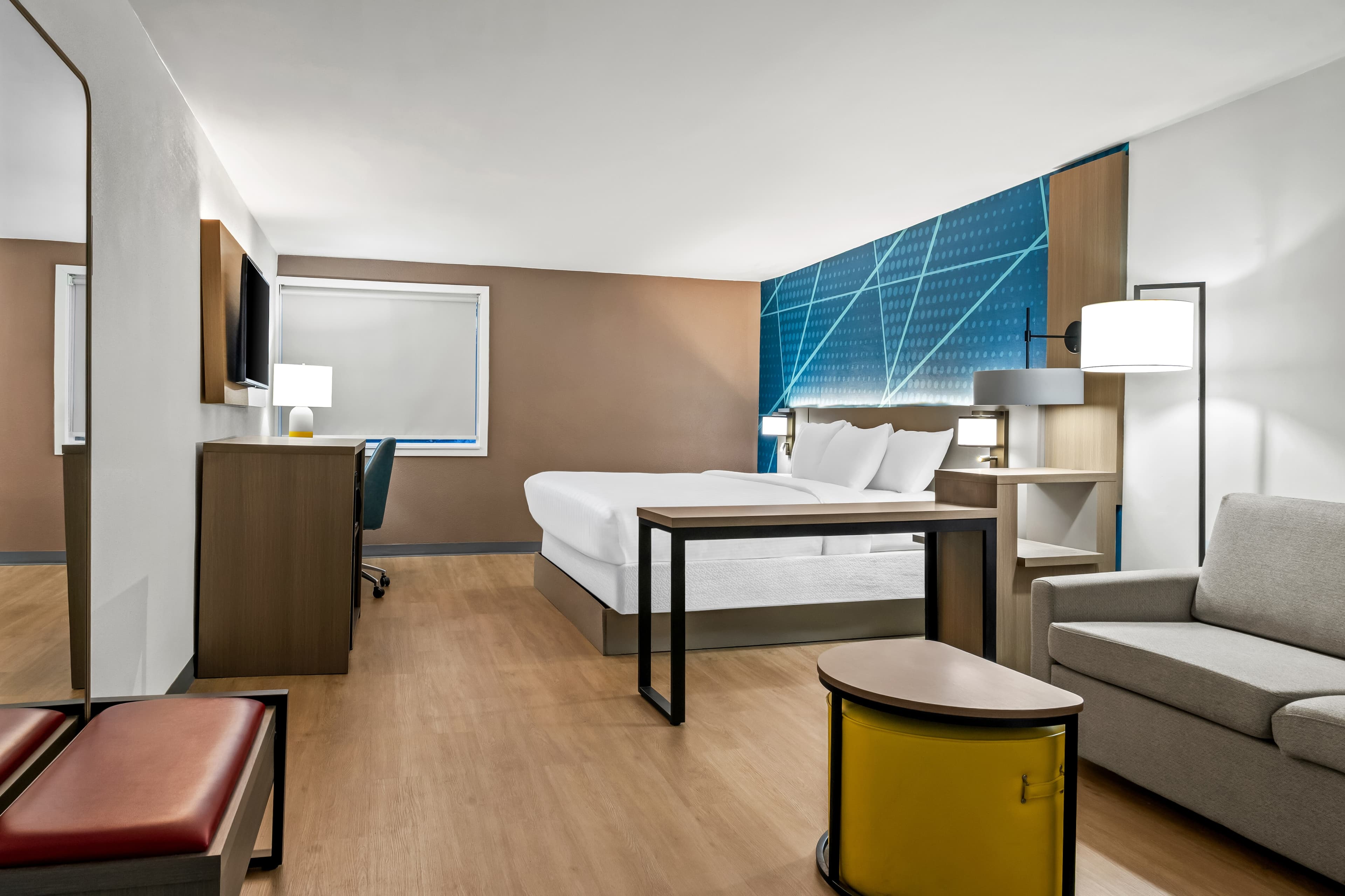 Comfort Inn & Suites - Image 2