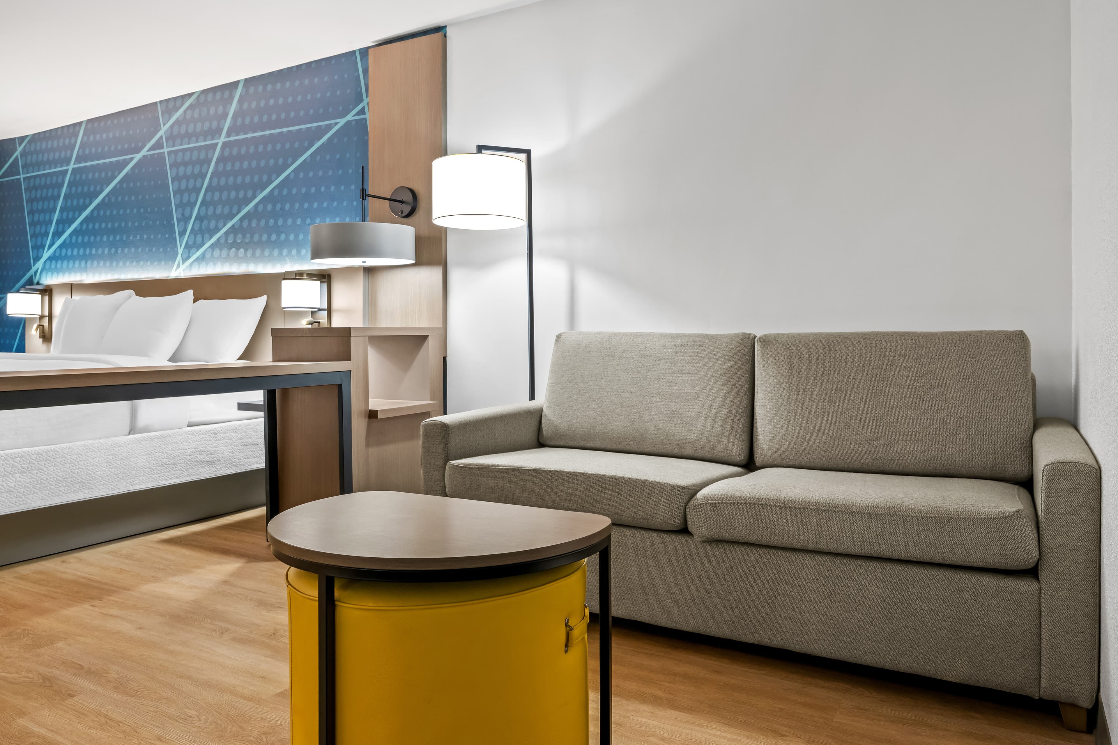 Comfort Inn & Suites - Image 3