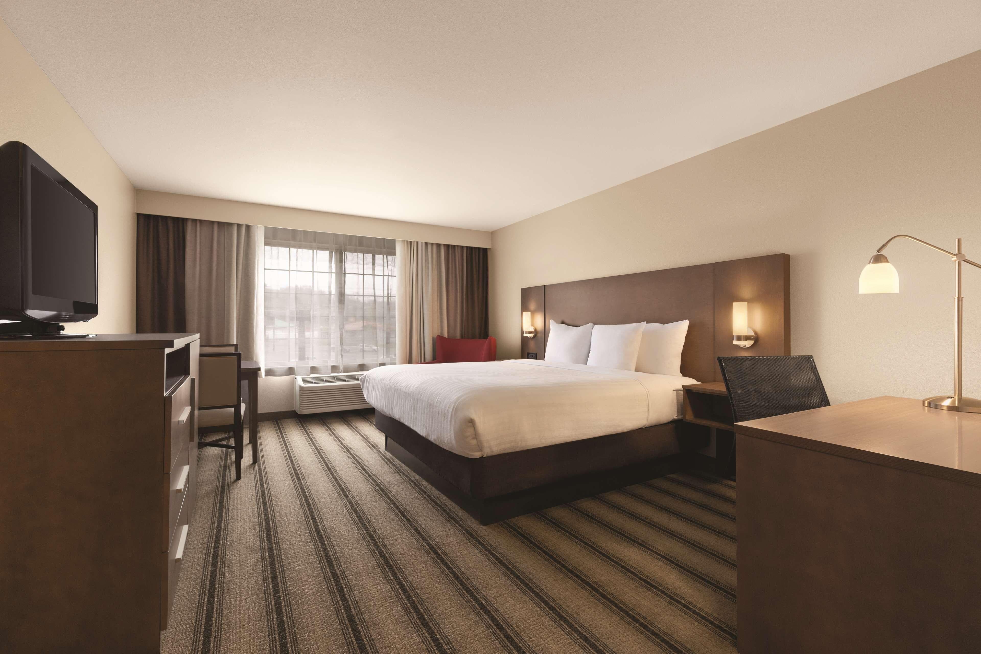 Country Inn & Suites by Radisson, Billings, MT - Image 2