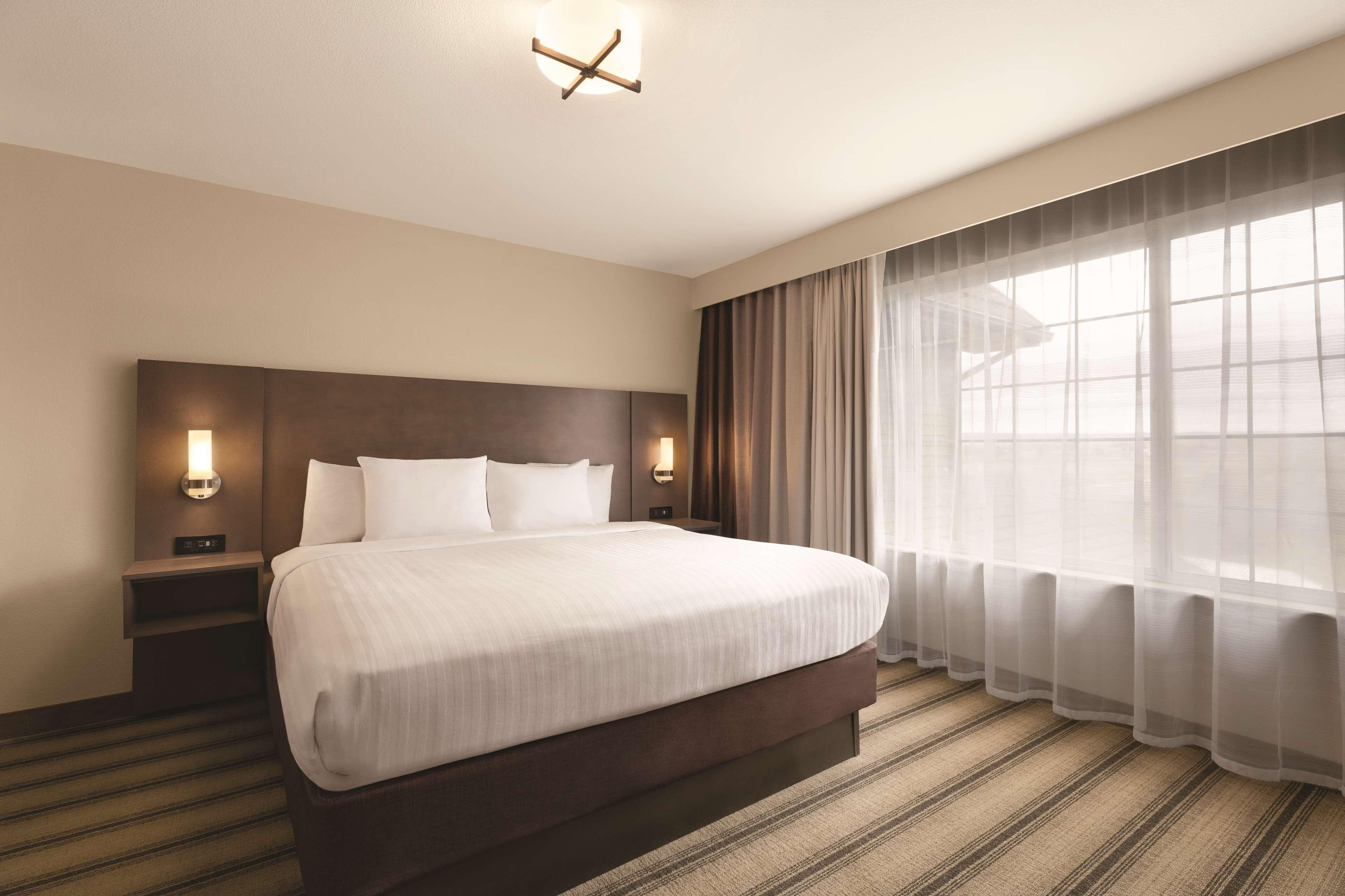 Country Inn & Suites by Radisson, Billings, MT - Image 4