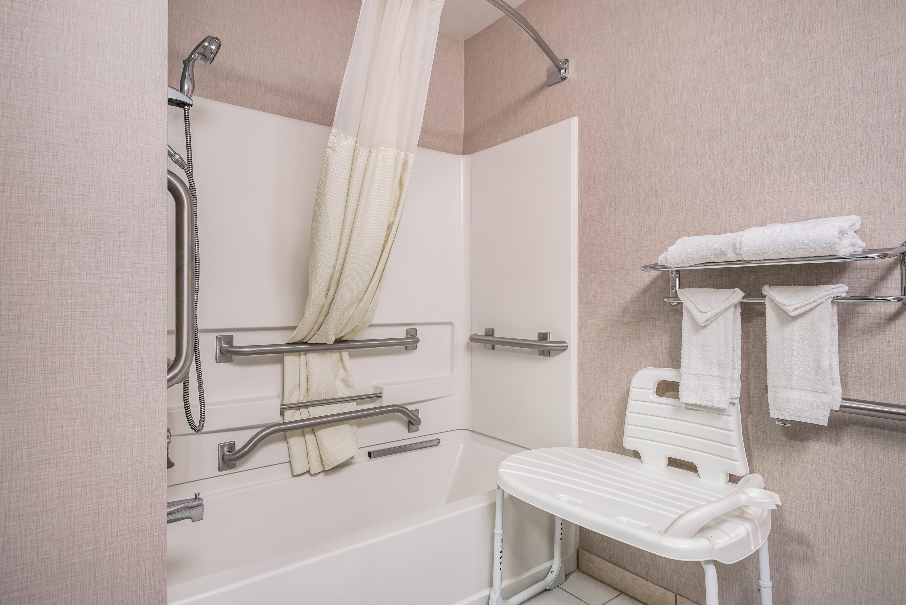 Quality Inn & Suites Missoula Westside - Image 3