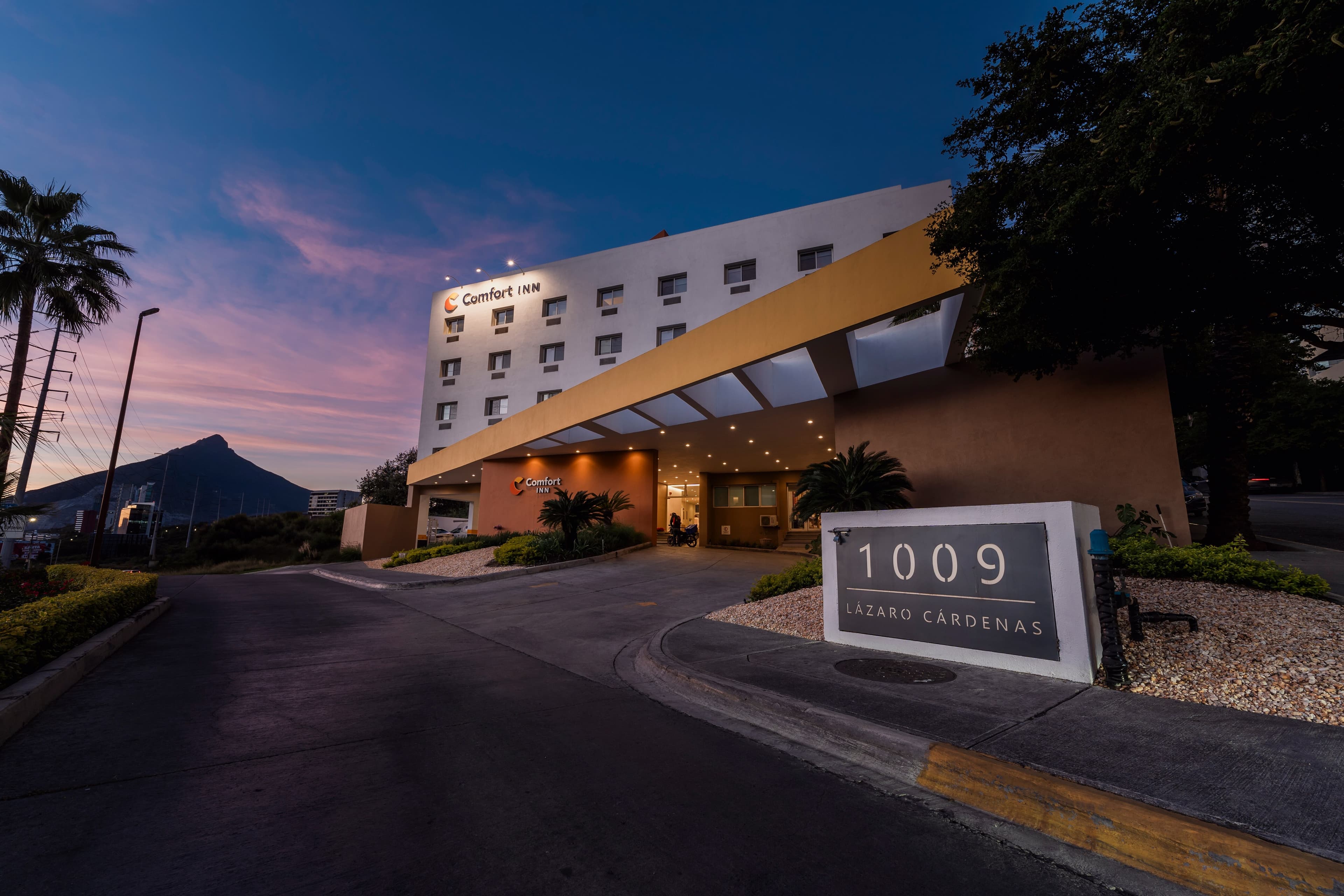 Comfort Inn Monterrey Valle - Image 1