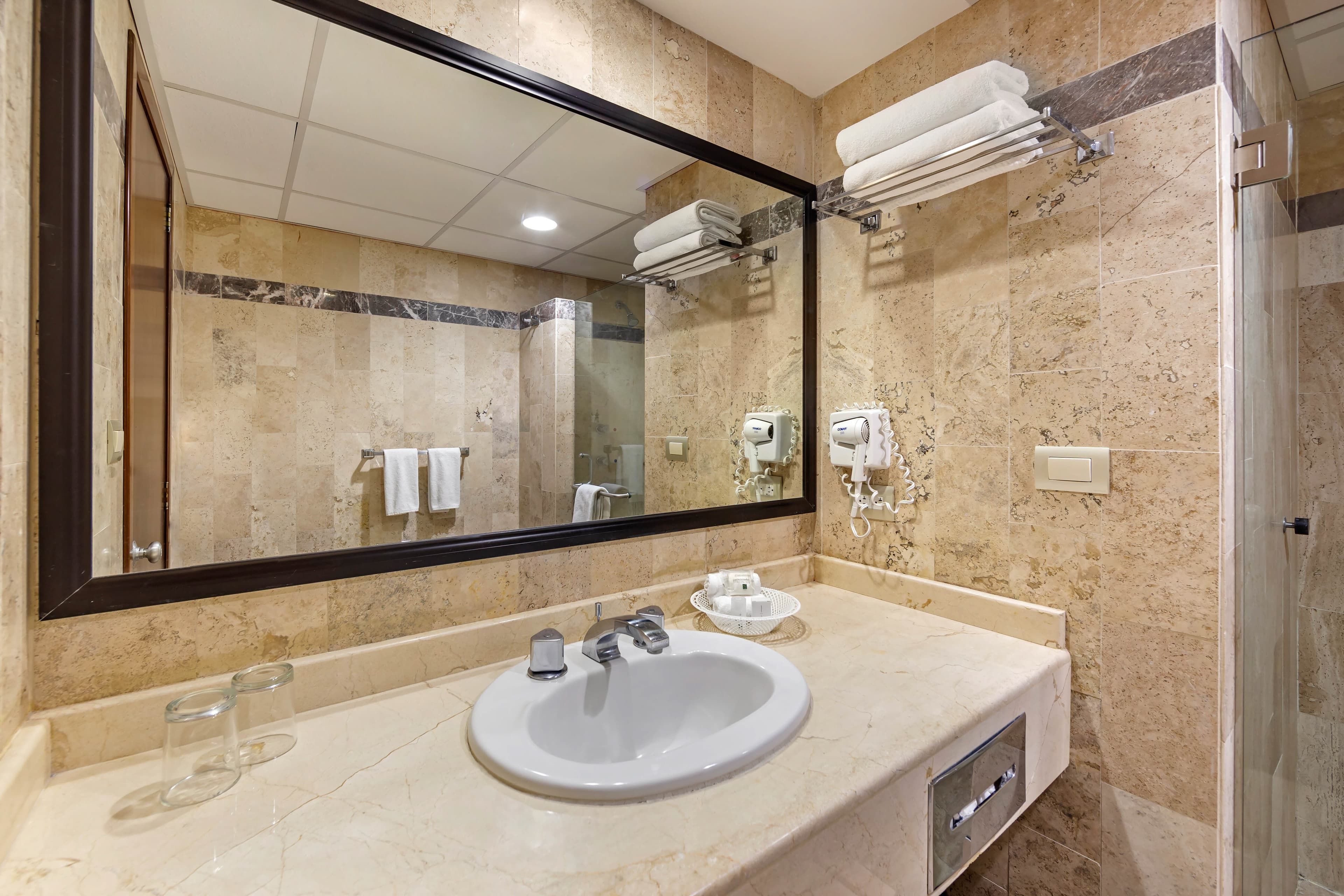 Quality Inn Aguascalientes — 11