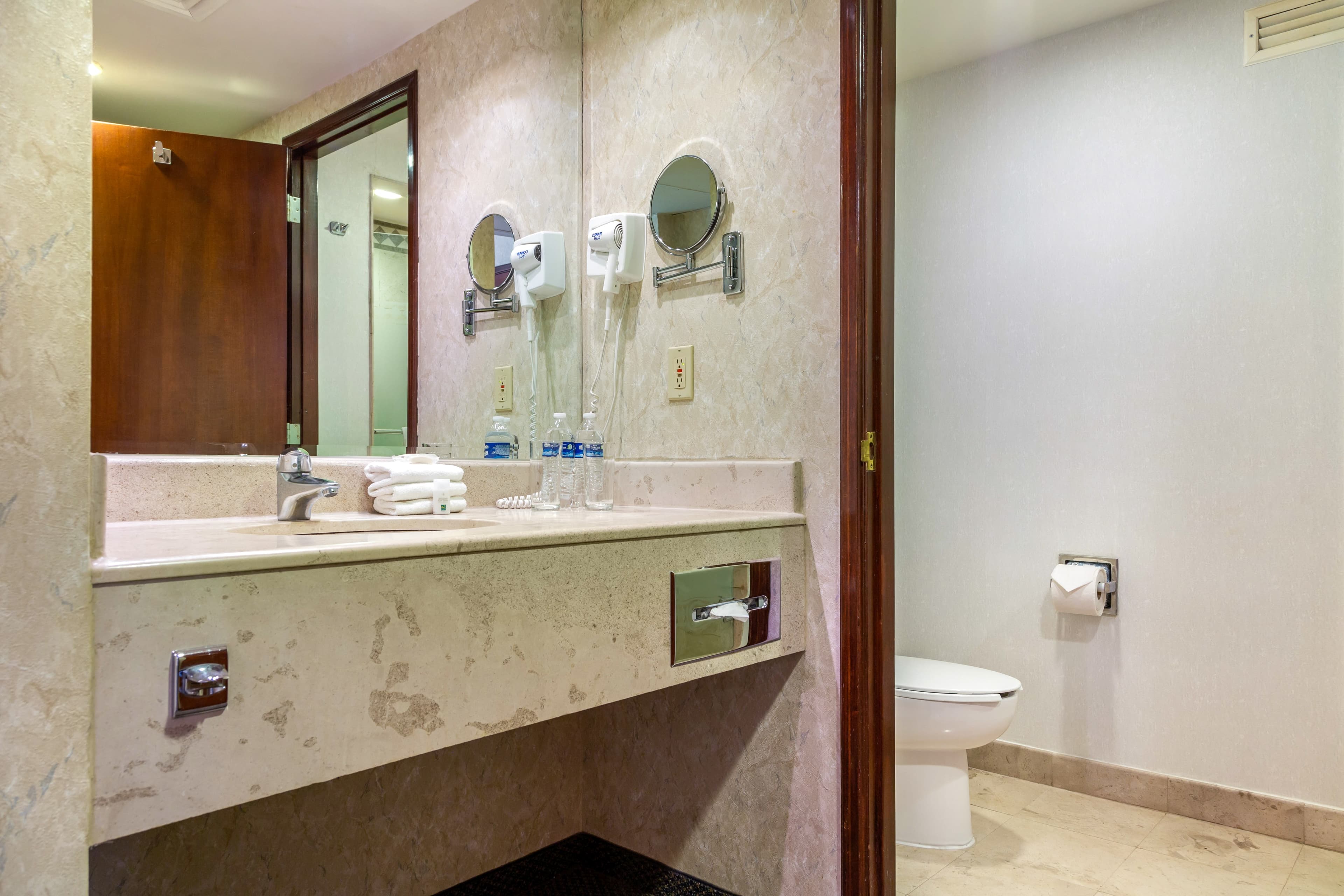Quality Inn Monterrey La Fe — 7