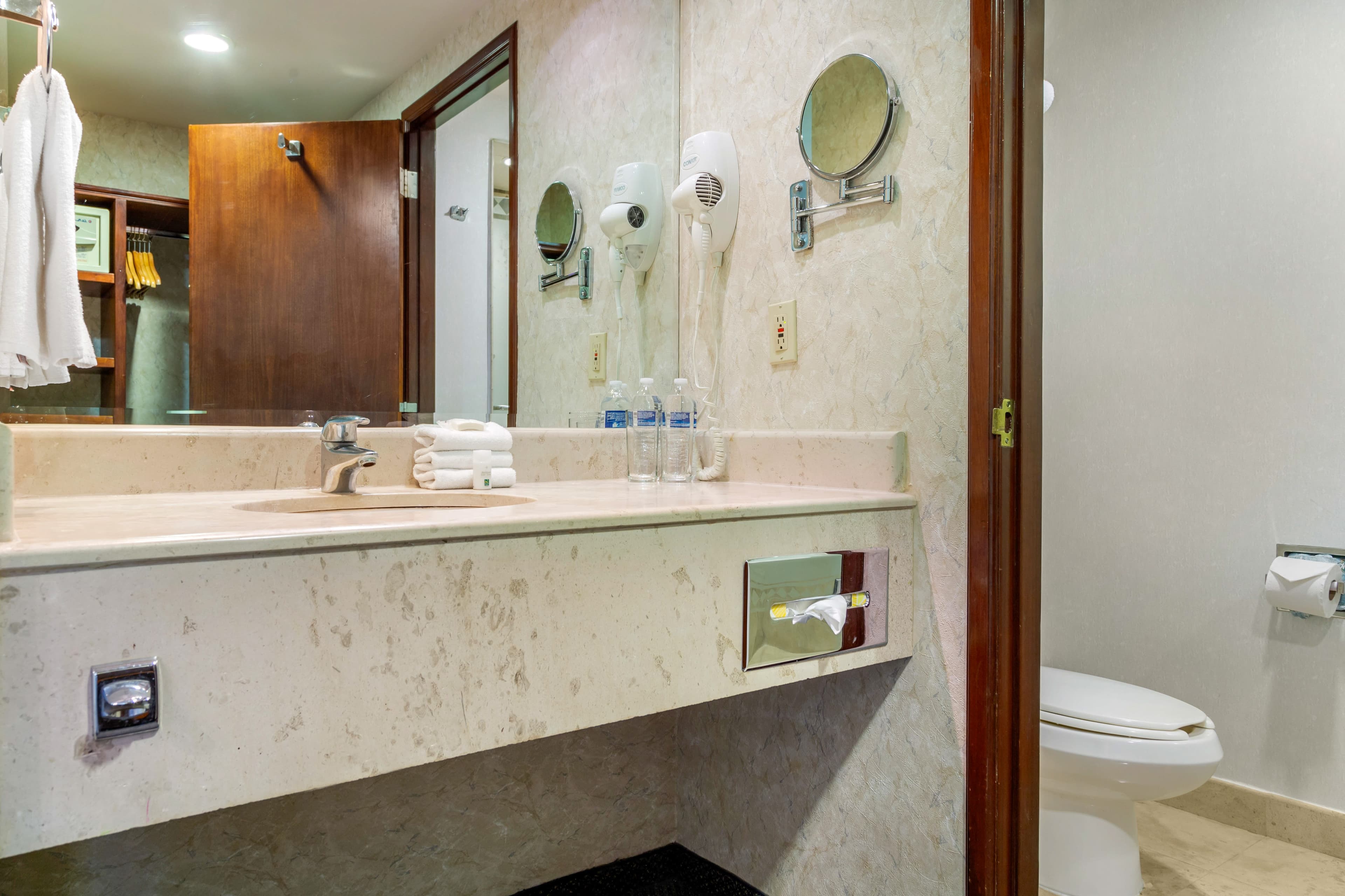 Quality Inn Monterrey La Fe — 12