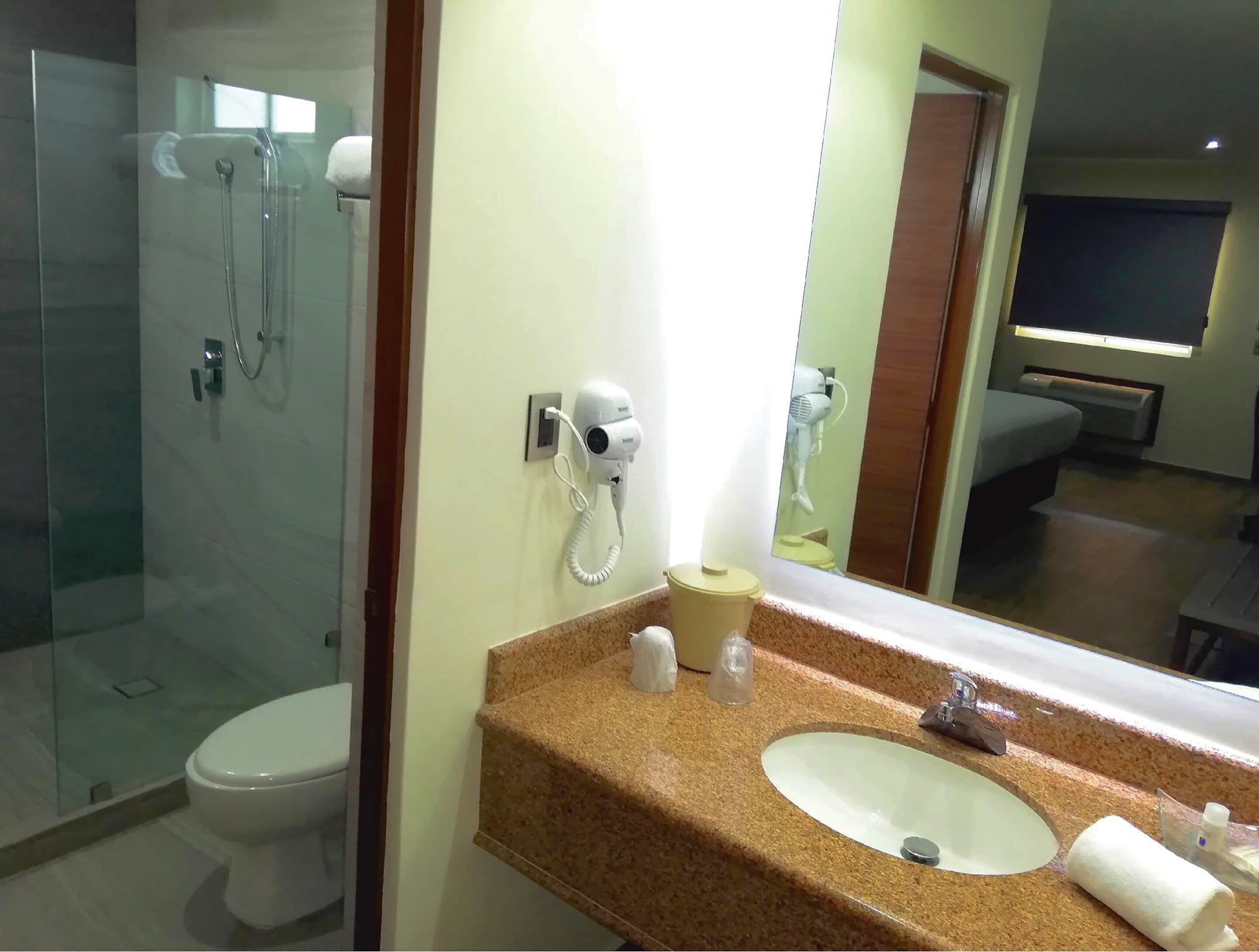 Comfort Inn Monterrey Norte - Image 3