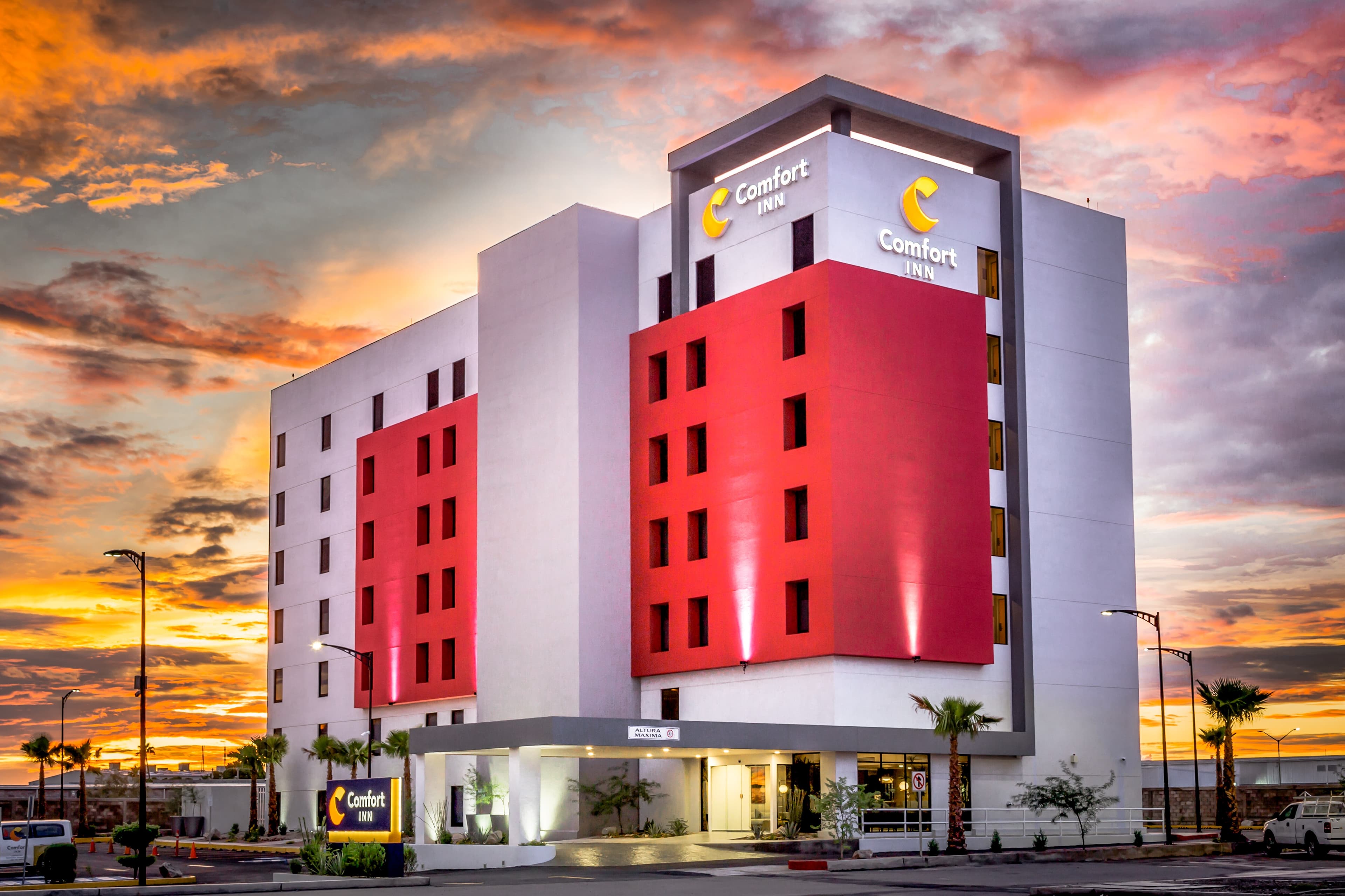 Comfort Inn Hermosillo Airport - Image 1